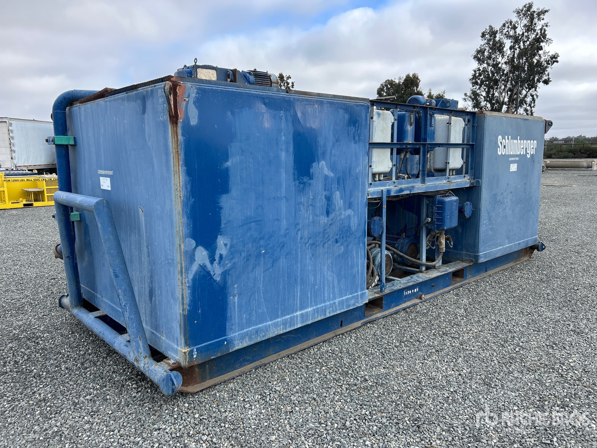 Aspect général with Image, coin arrière droit