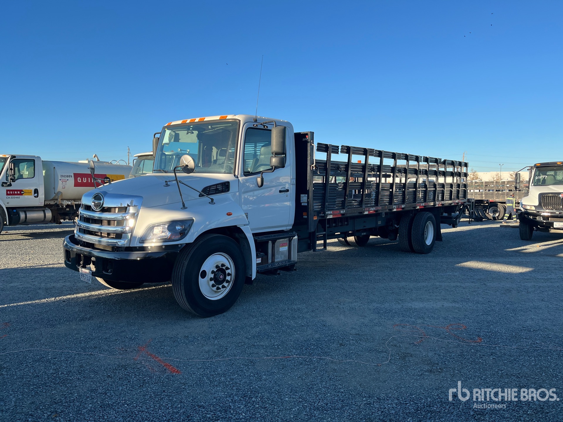 General Appearance with Bild, Ecke vorne links