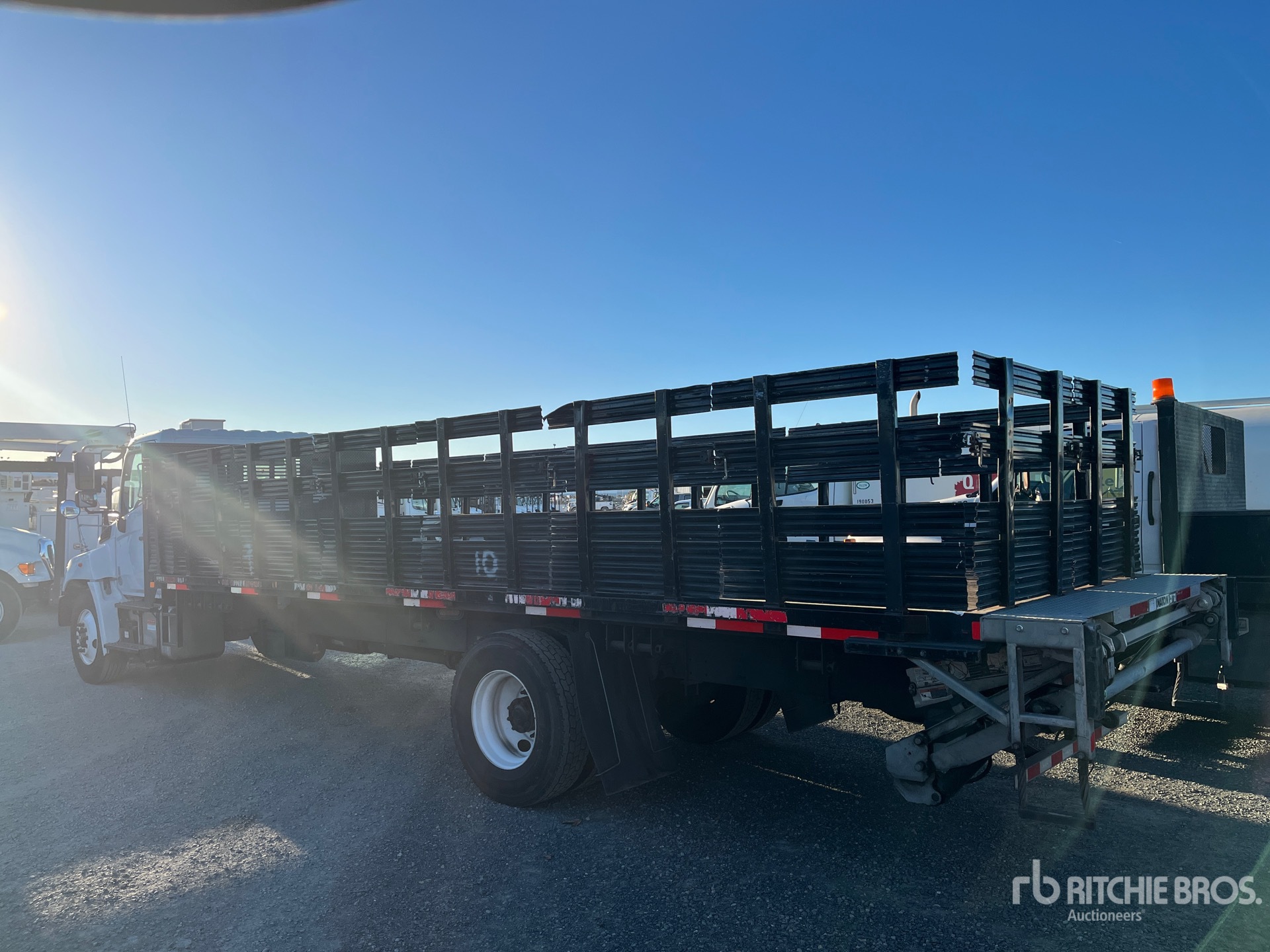 General Appearance with Bild, Ecke hinten links