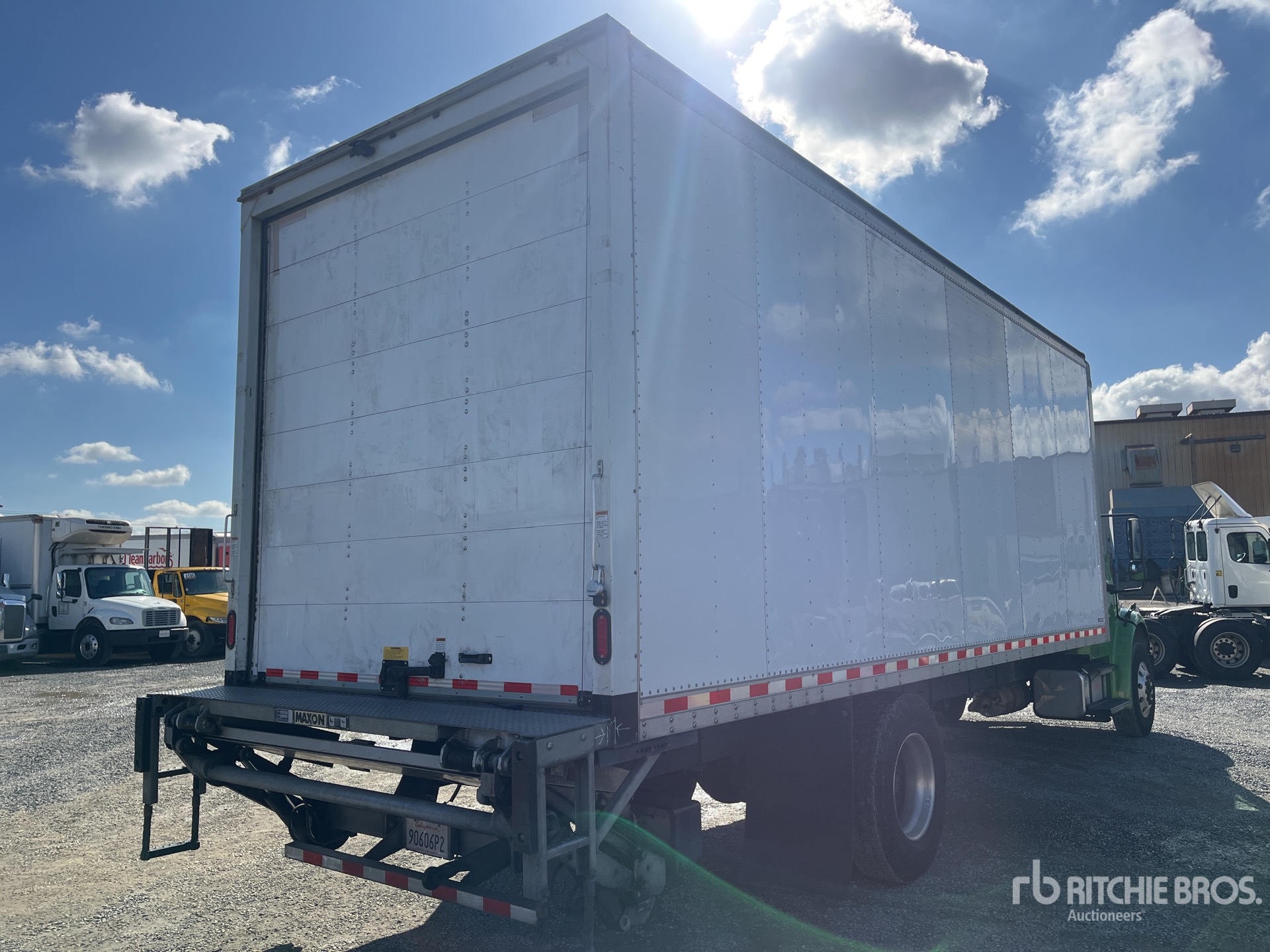 General Appearance with Imagen: esquina trasera derecha