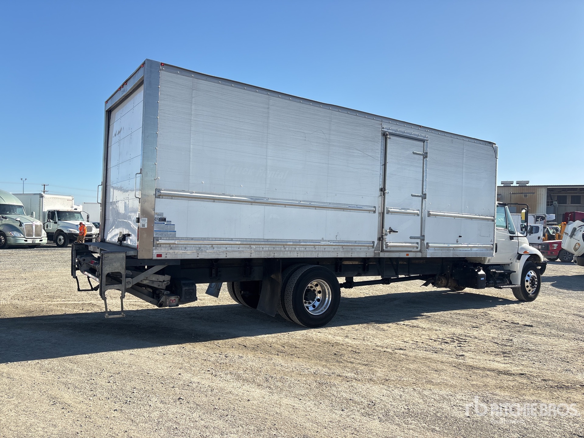 General Appearance with Bild, Ecke hinten rechts