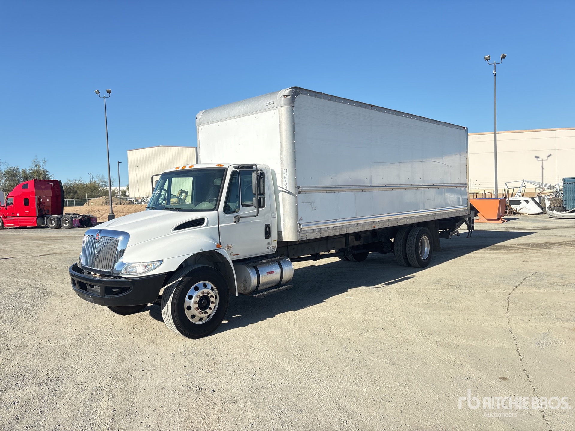 General Appearance with Bild, Ecke vorne links