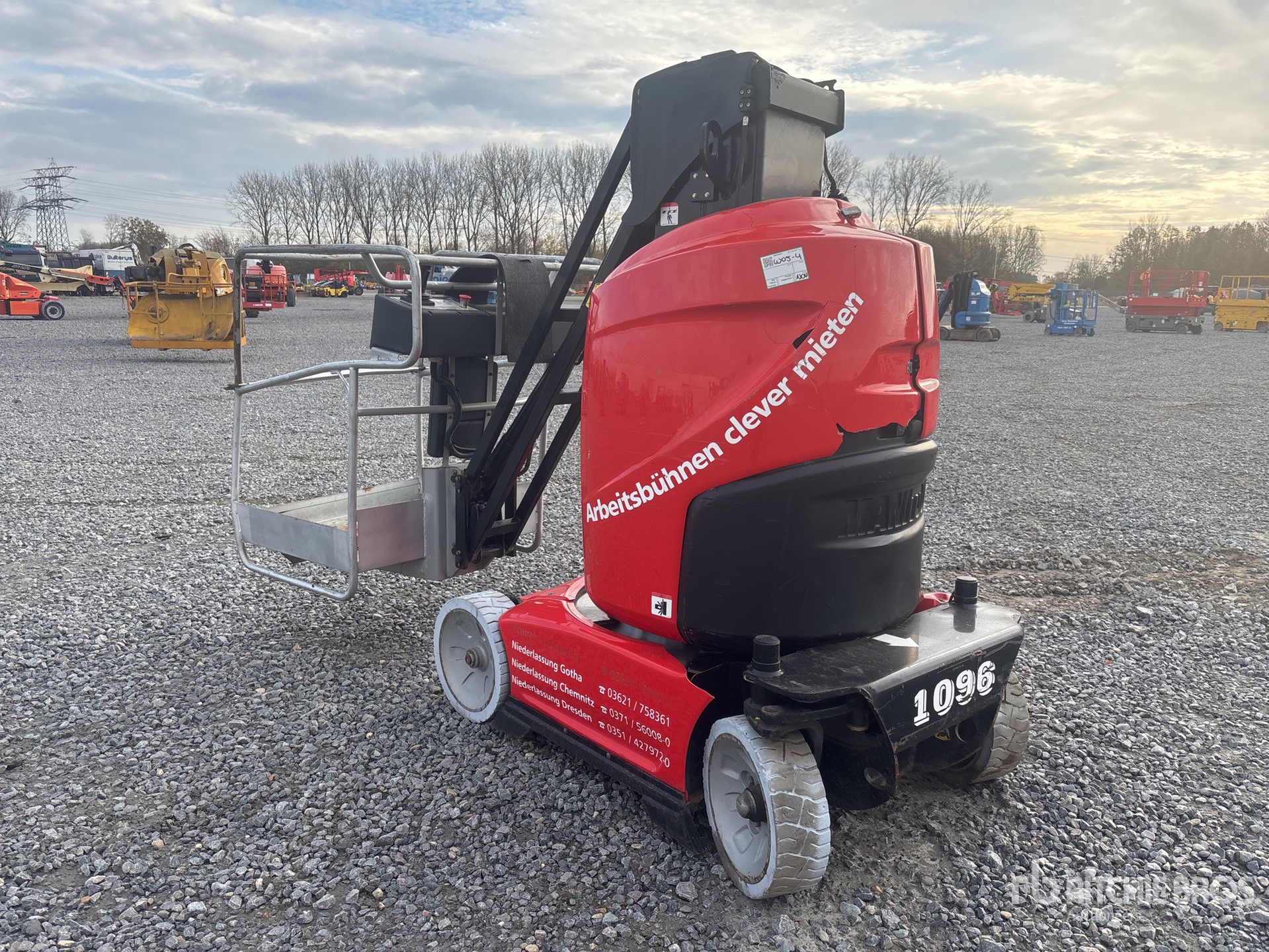 General Appearance with Bild, Ecke vorne rechts