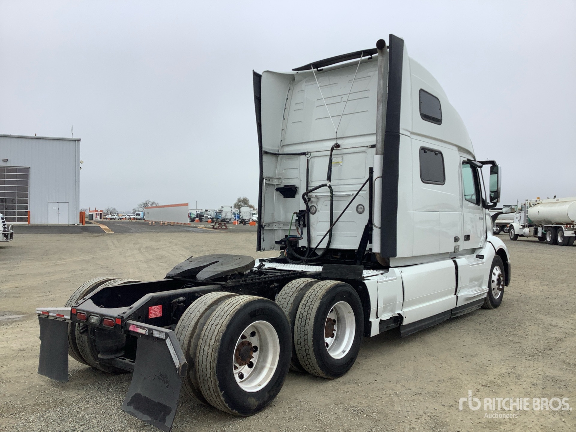 Aspect général with Image, coin arrière droit