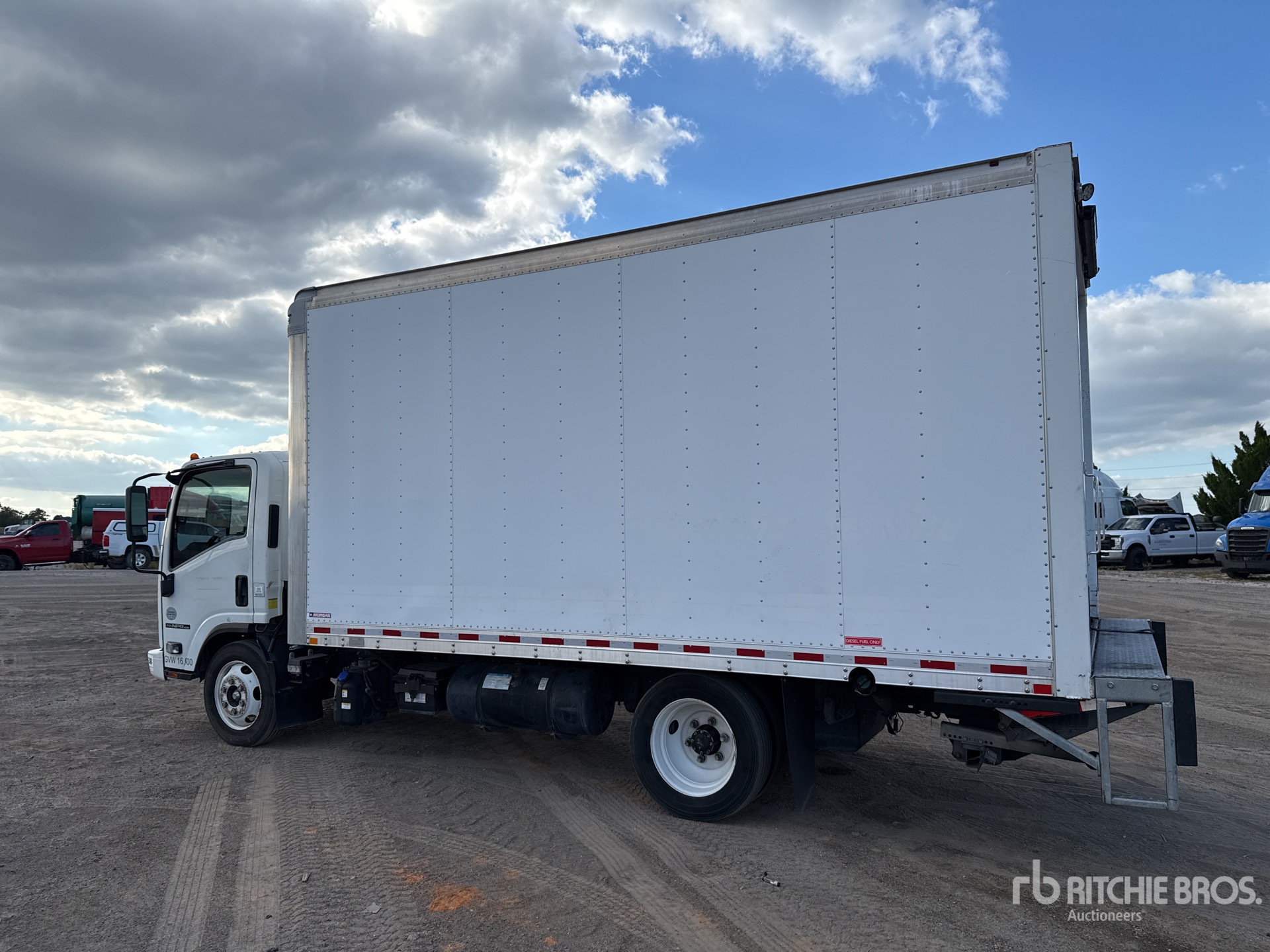 Aspect général with Image, coin arrière gauche