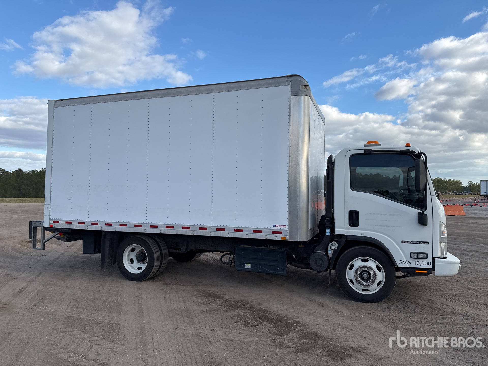 Aspect général with Image, coin avant droit