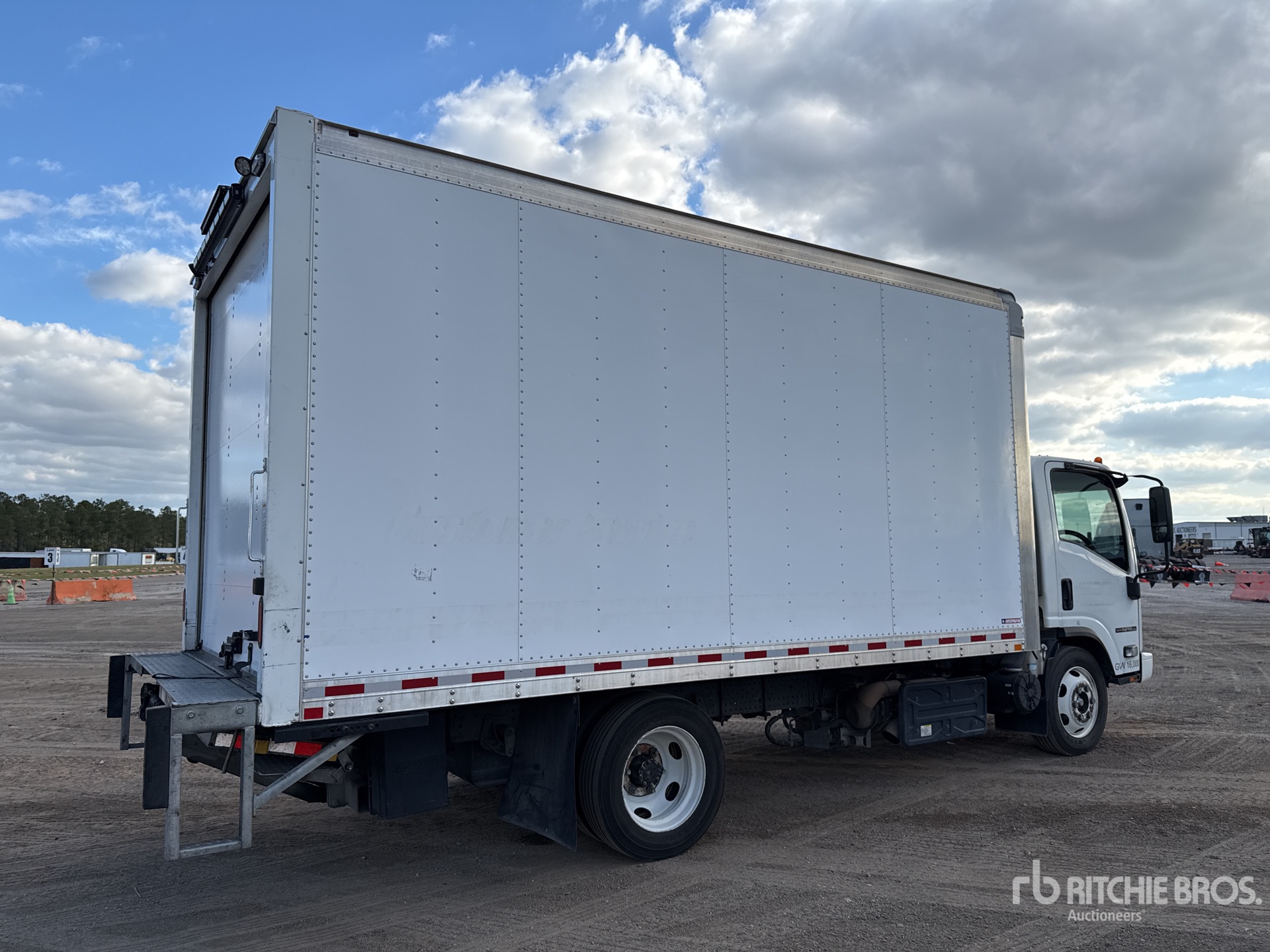 Aspect général with Image, coin arrière droit