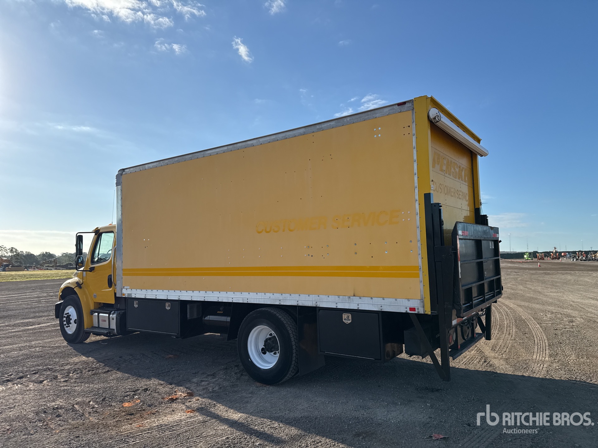 General Appearance with Bild, Ecke hinten links