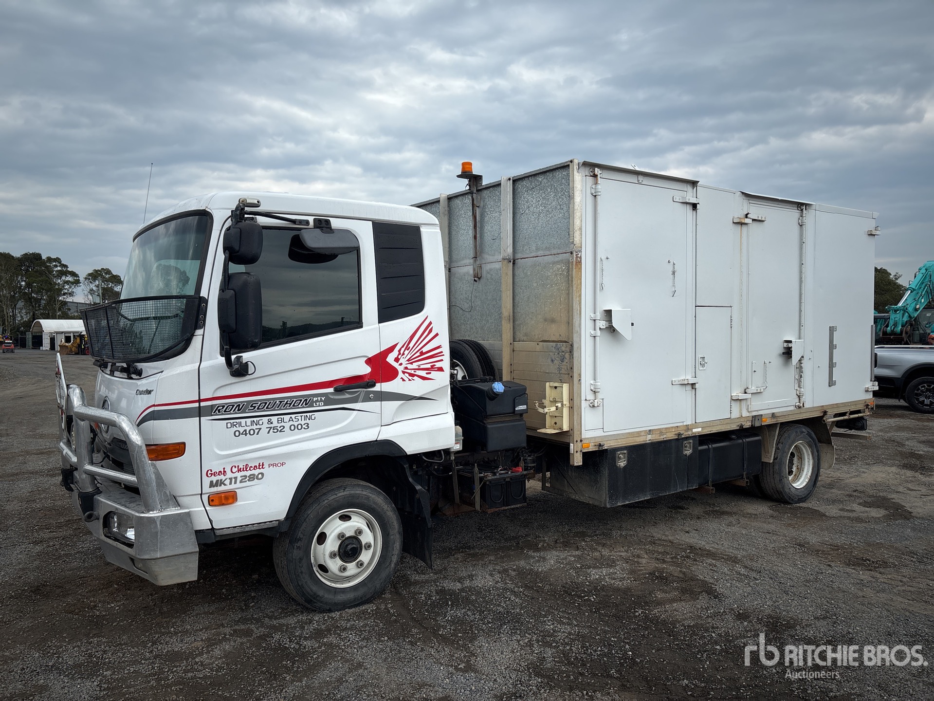 General Appearance with Picture, Right Front Corner