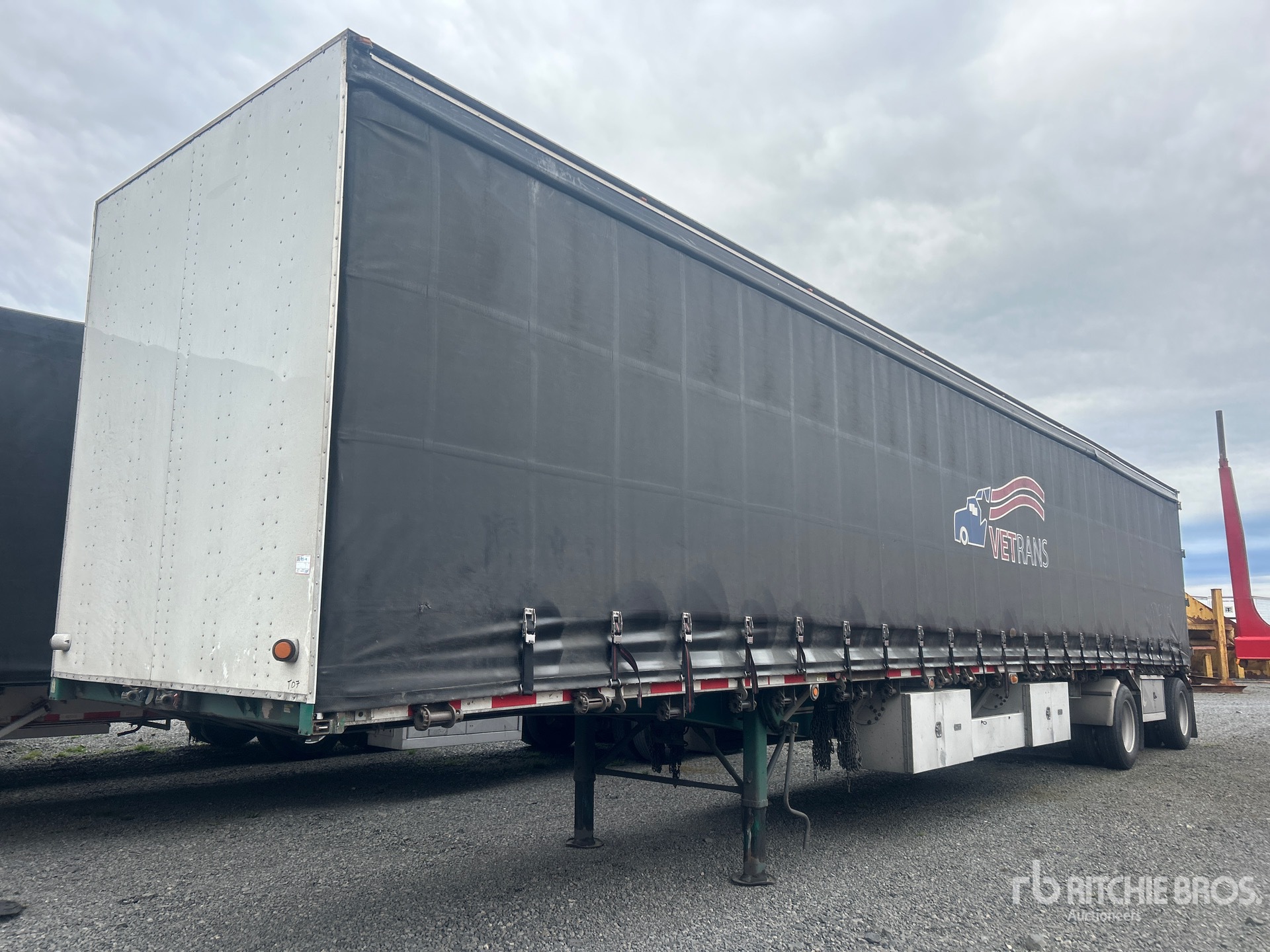 General Appearance with Bild, Ecke vorne links