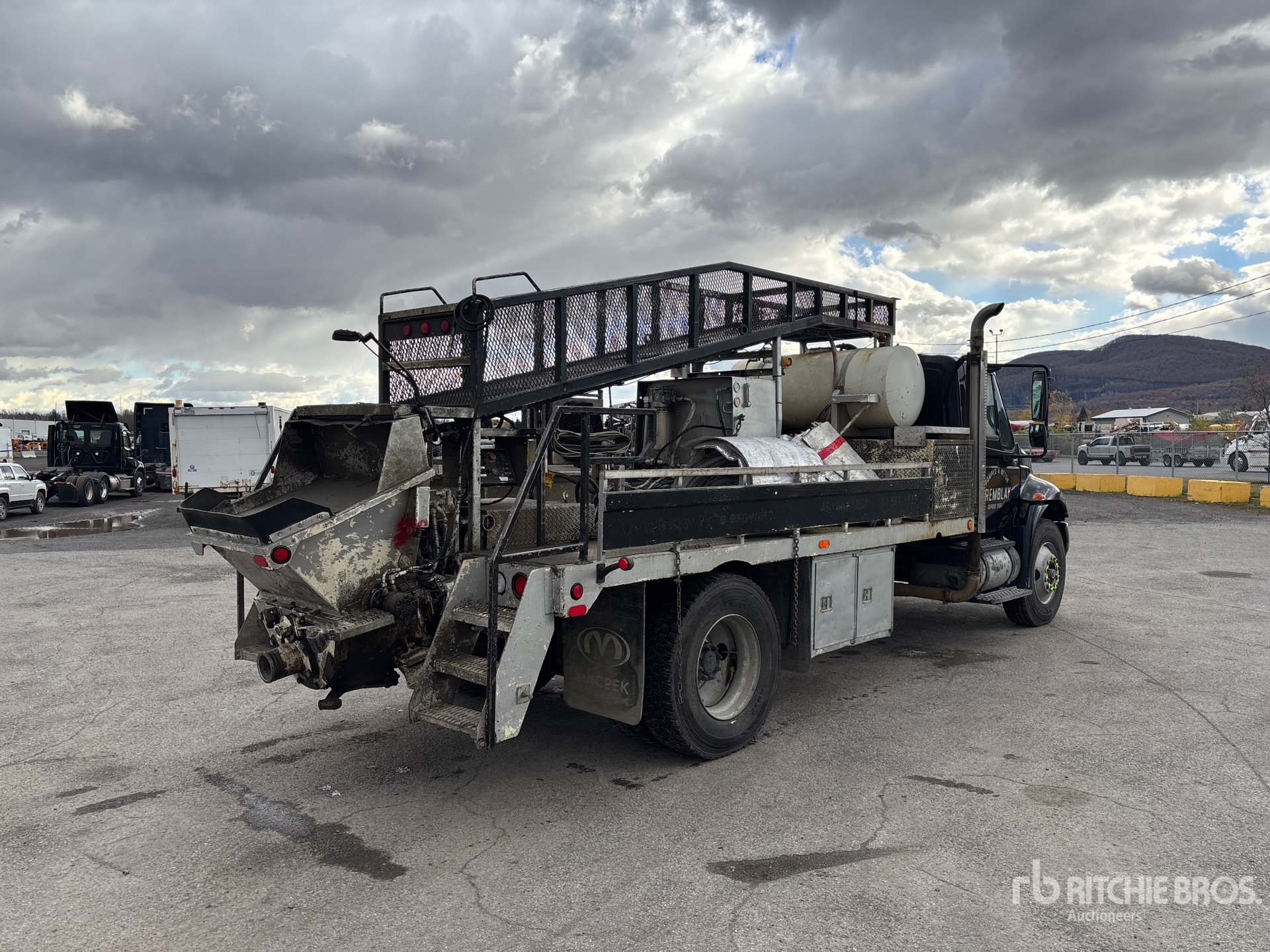 General Appearance with Picture, Right Rear Corner