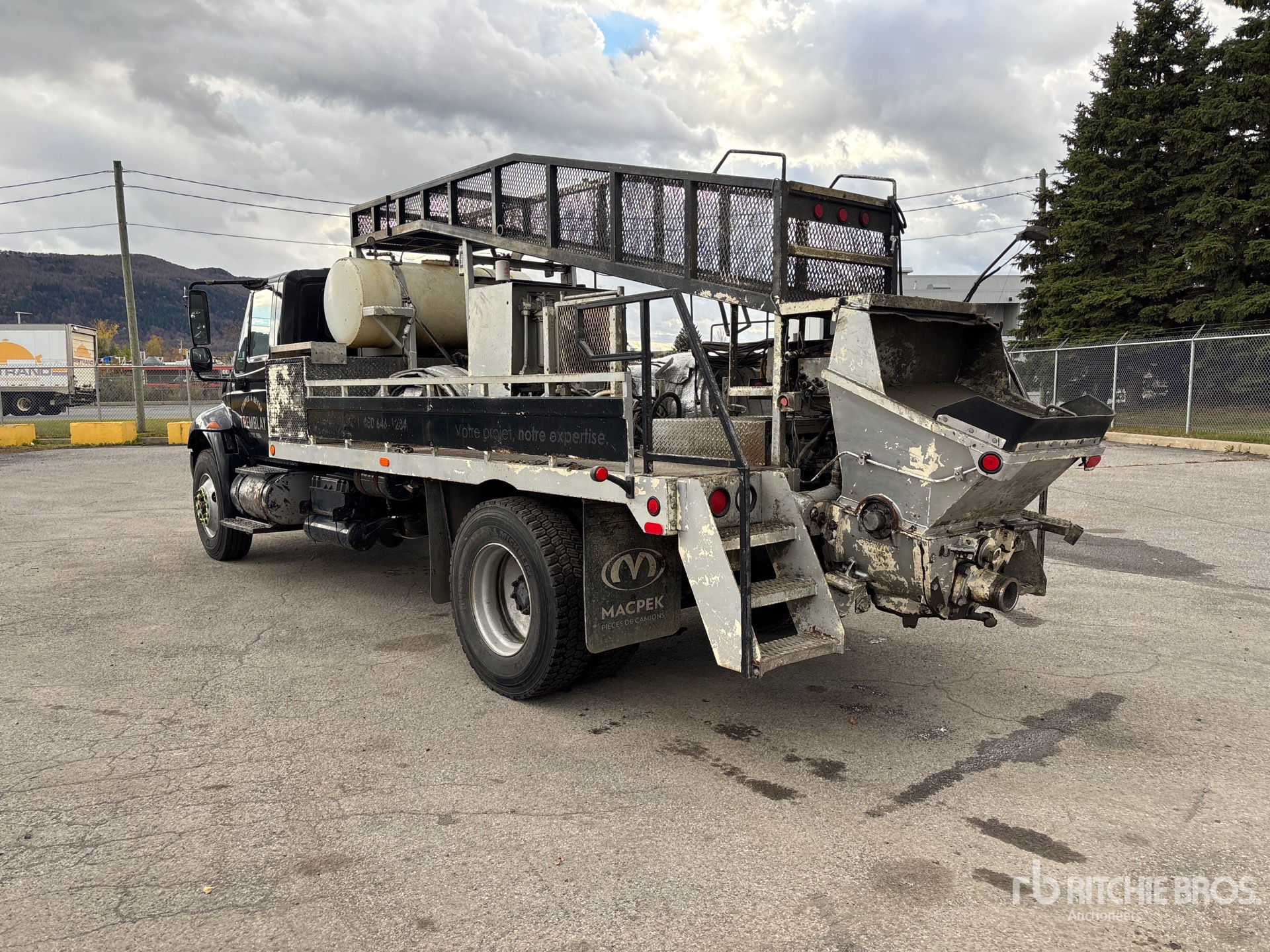 General Appearance with Picture, Left Rear Corner