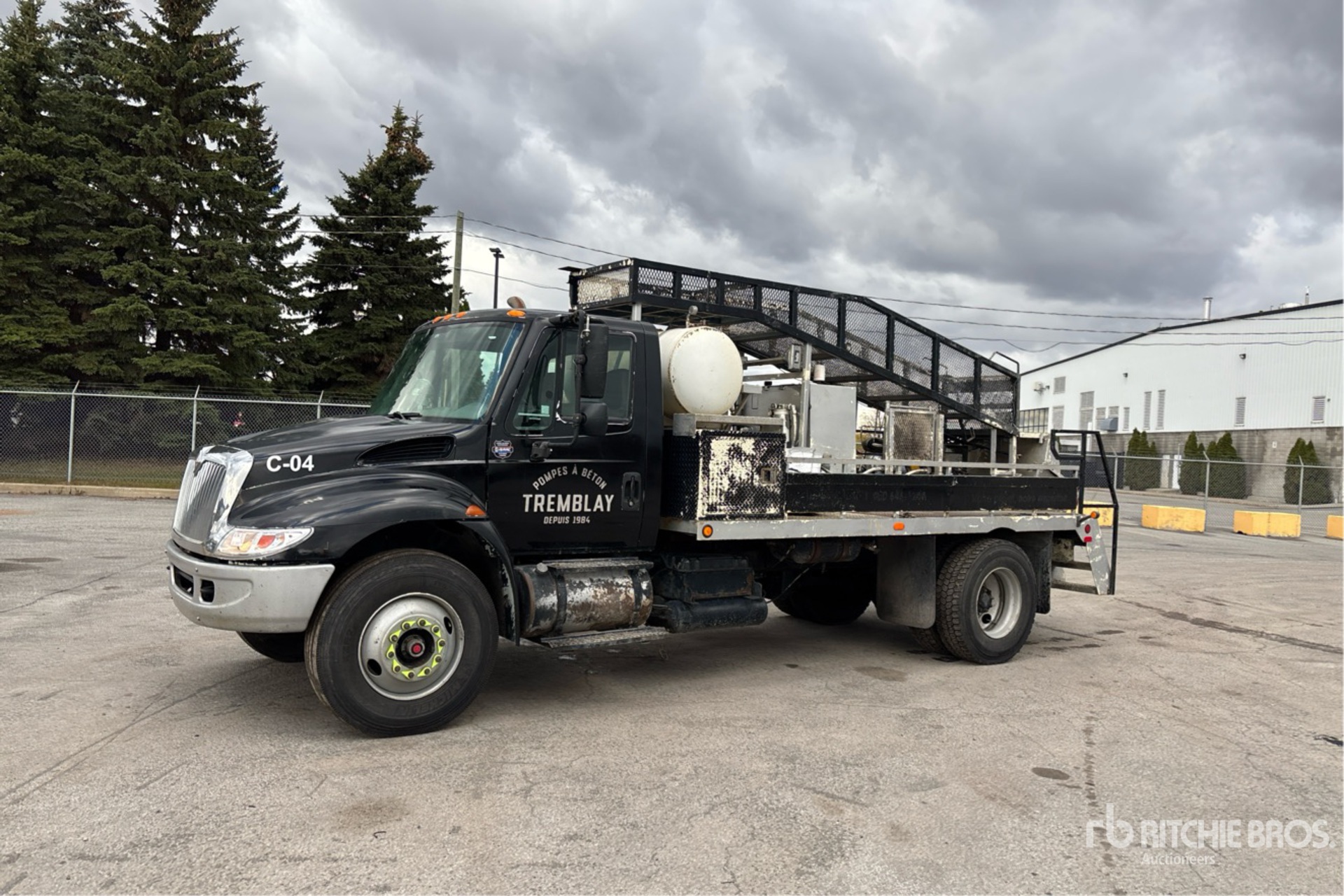 General Appearance with Picture, Left Front Corner