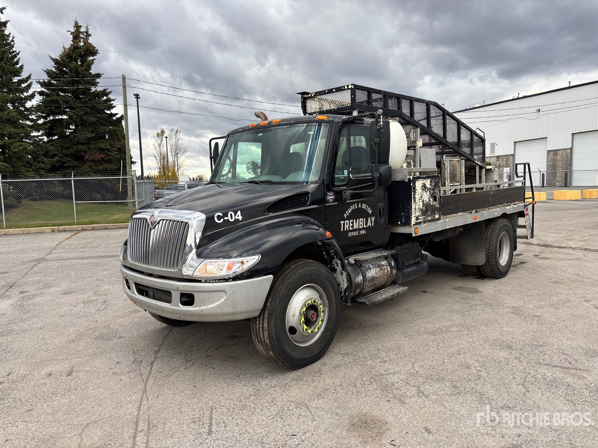 General Appearance with Featured Photo