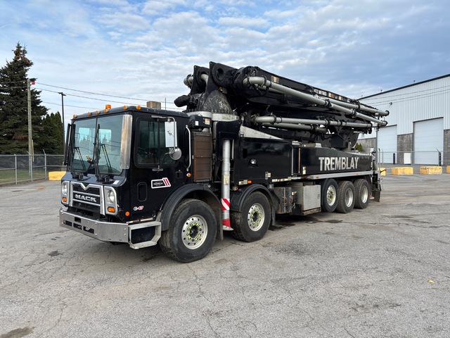 2015 Putzmeister BSF47Z.16H 47 m on 2016 Mack MRU613 8x4 Twin-Steer Concrete Pump Truck