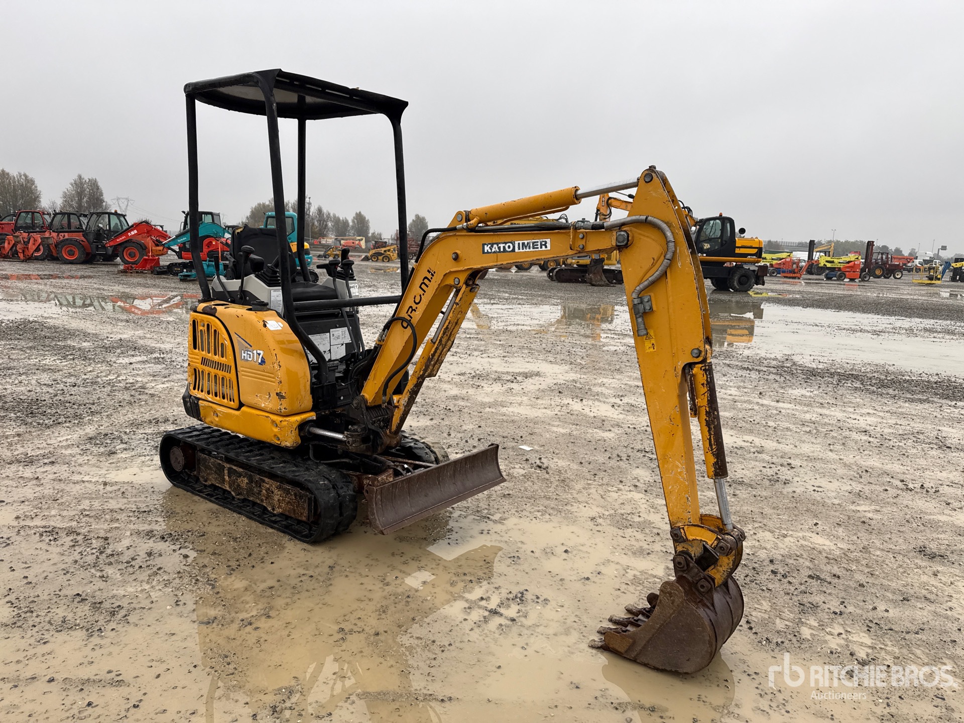 General Appearance with Picture, Right Front Corner