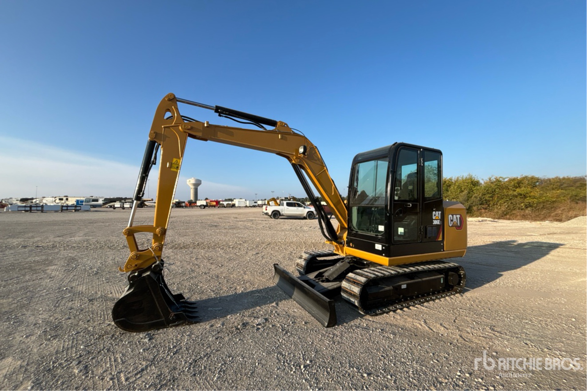 General Appearance with Picture, Left Front Corner