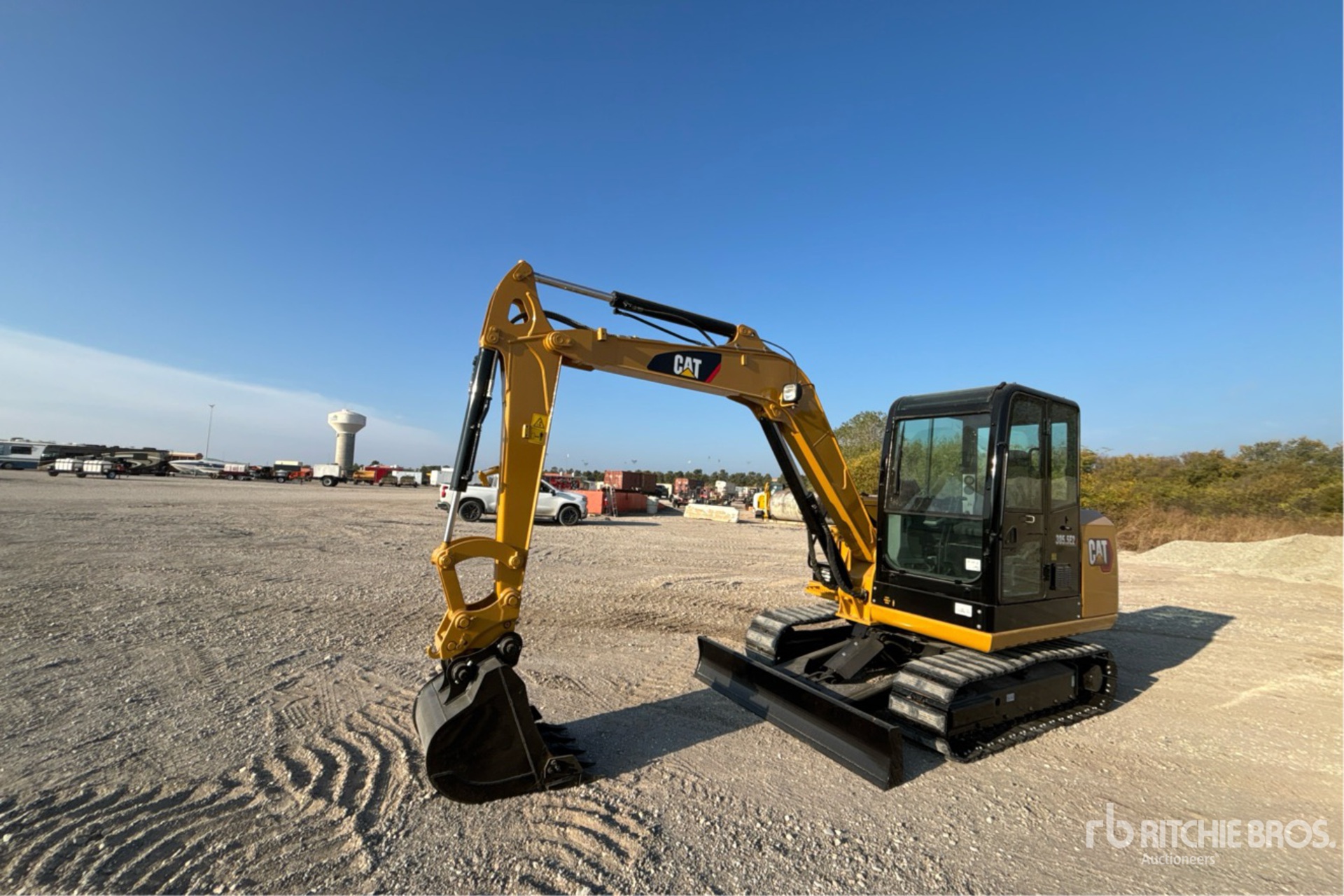 General Appearance with Picture, Left Front Corner