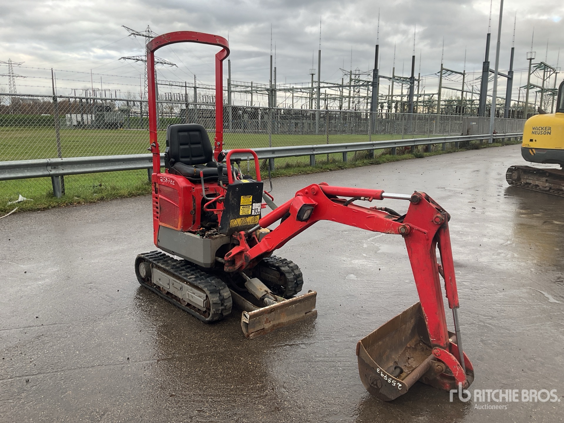 General Appearance with Picture, Right Front Corner