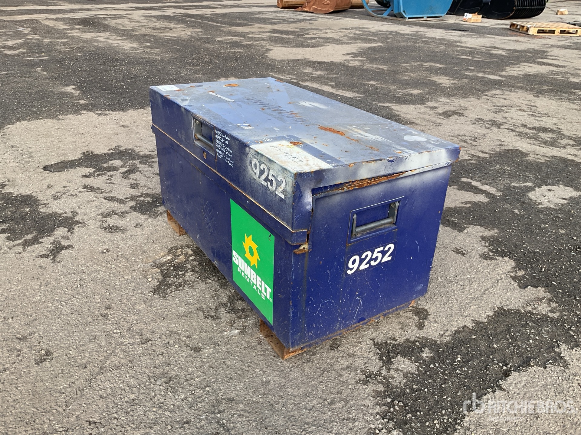 General Appearance with Picture, Left Front Corner