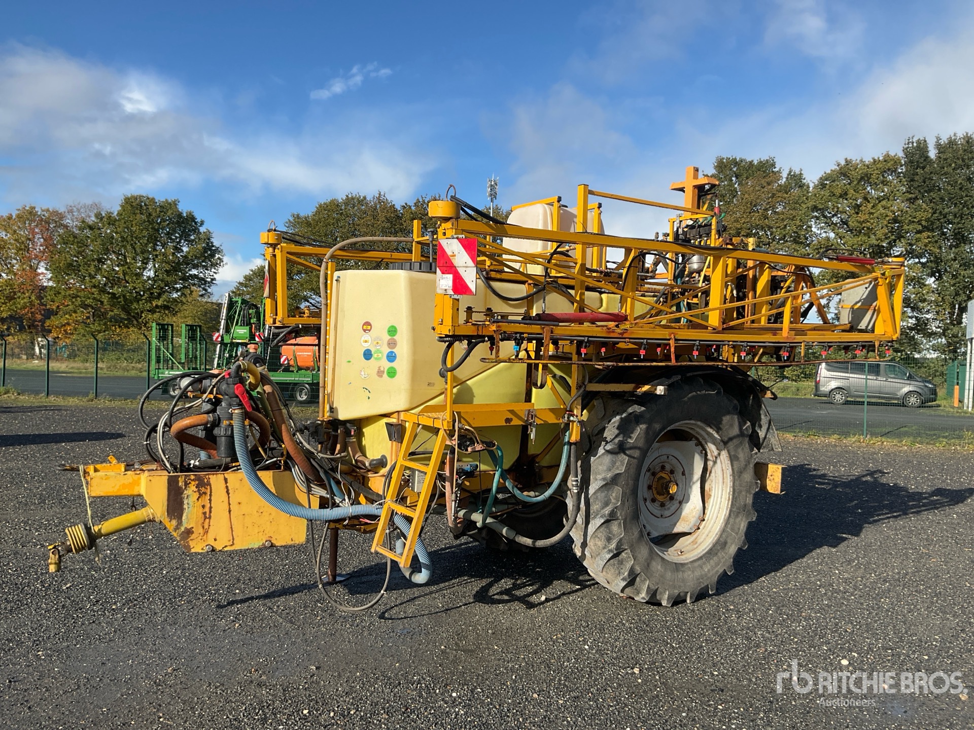 General Appearance with Bild, Ecke vorne links