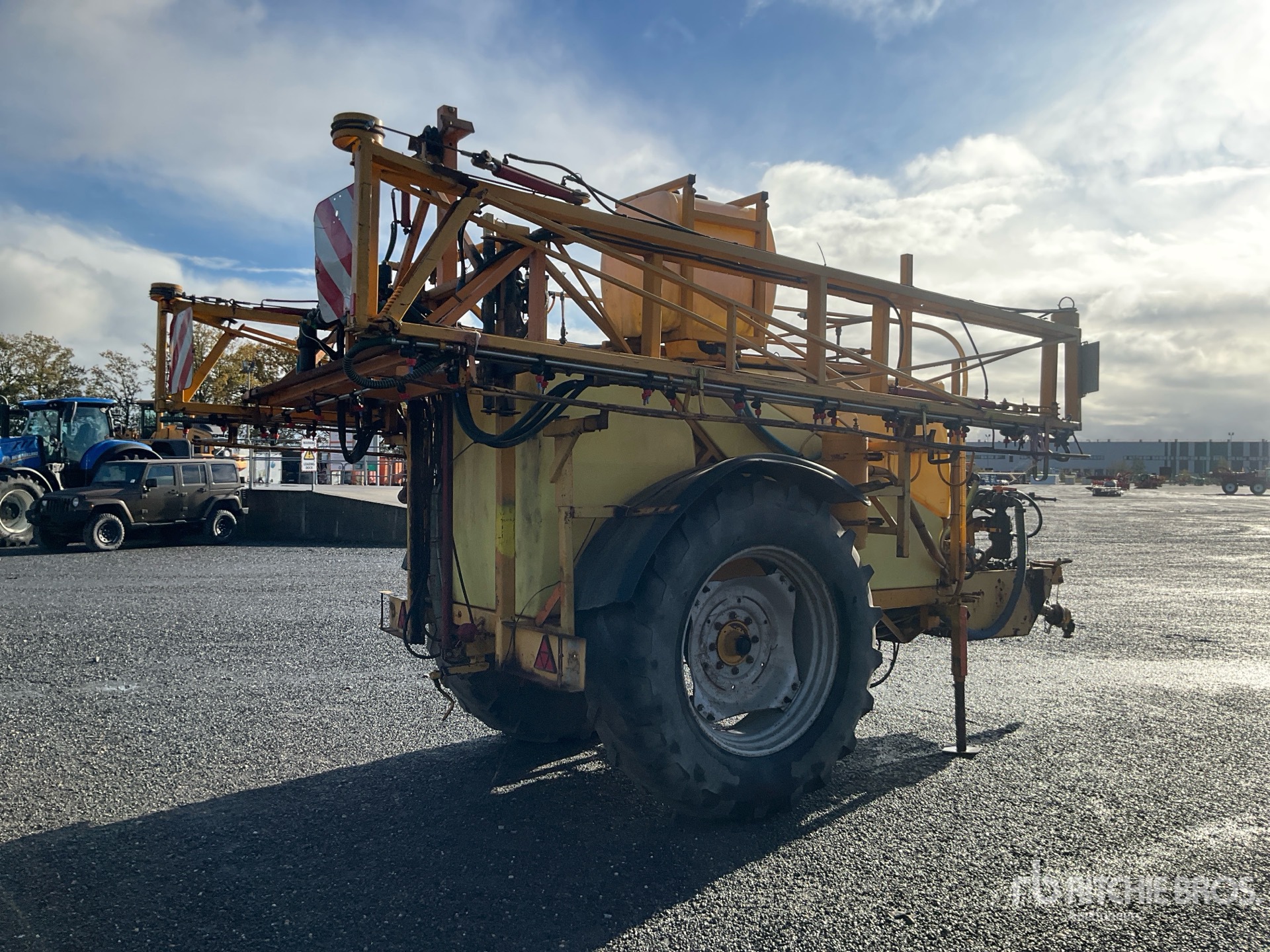 General Appearance with Bild, Ecke hinten rechts