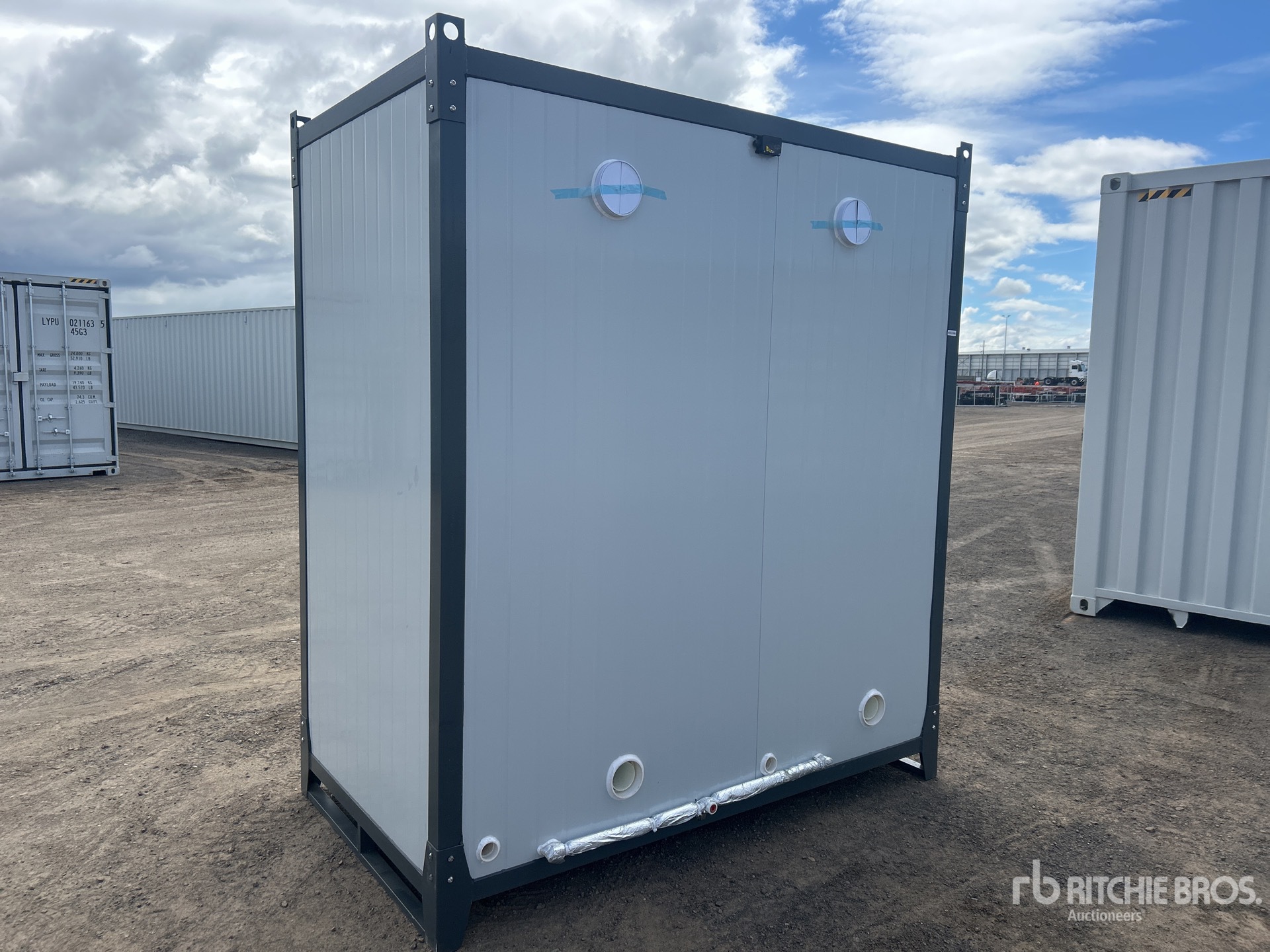 General Appearance with Foto, angolo posteriore sinistro