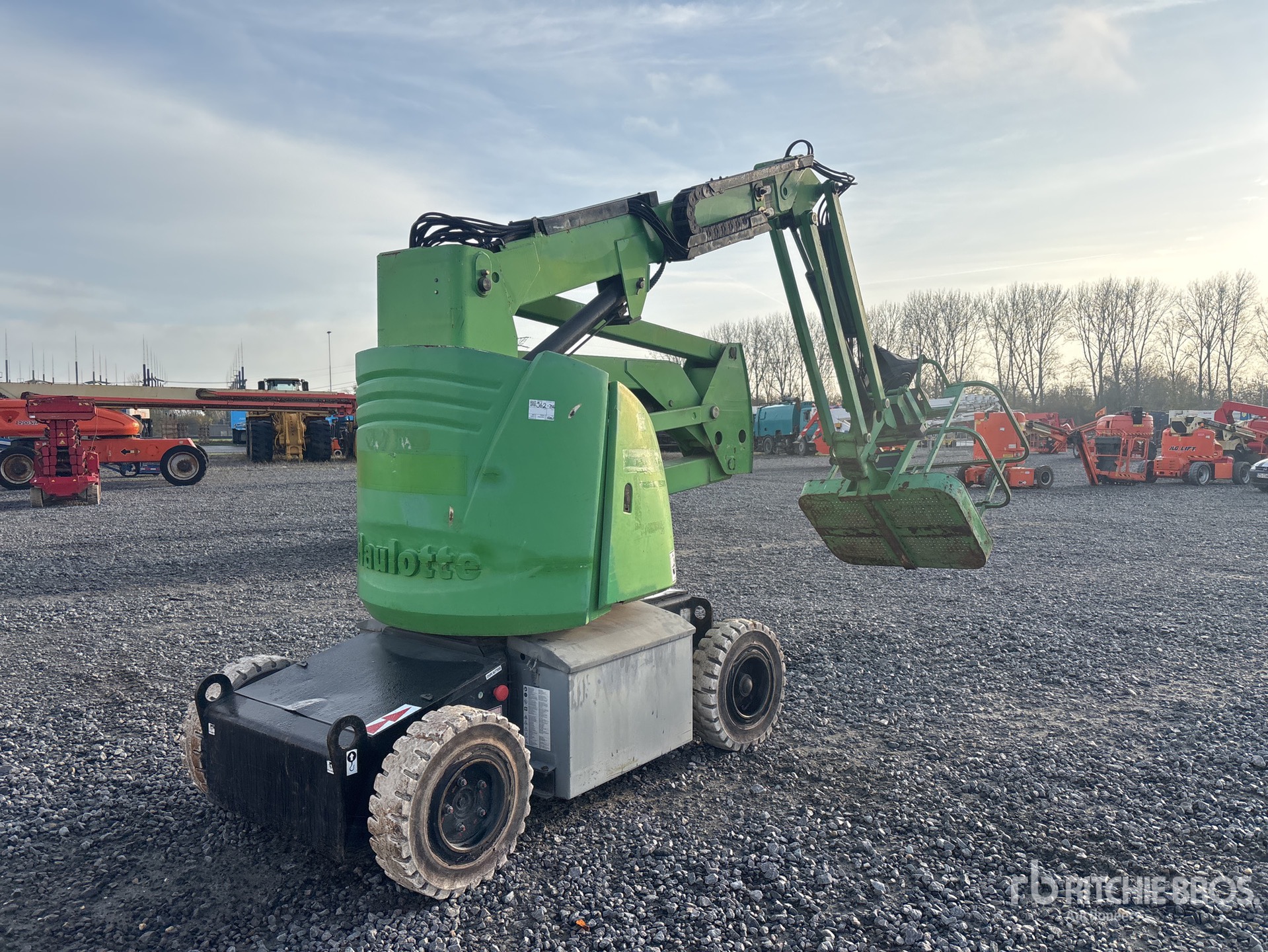 General Appearance with Picture, Left Front Corner