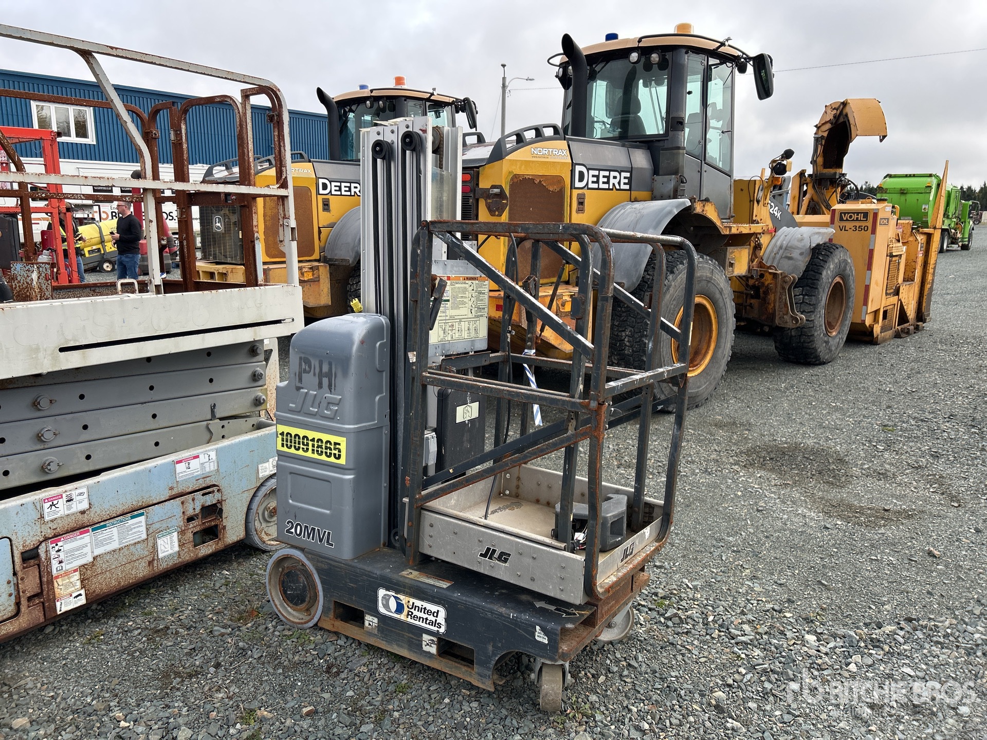 General Appearance with Picture, Right Front Corner