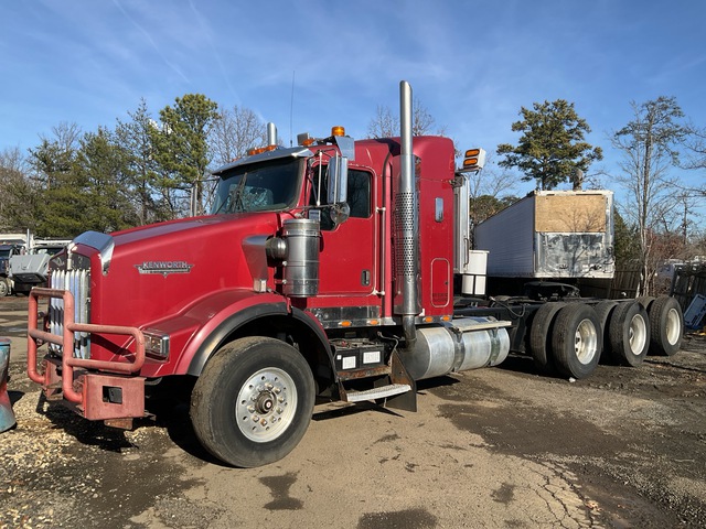 2006 Kenworth T800 8x4 Tri/A Sleeper Truck Tractor