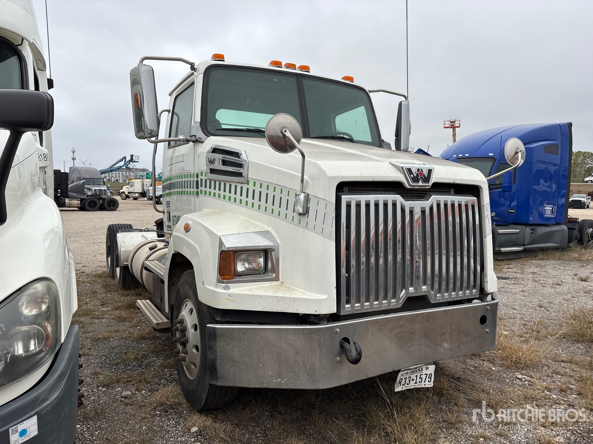 General Appearance with Picture, Right Front Corner