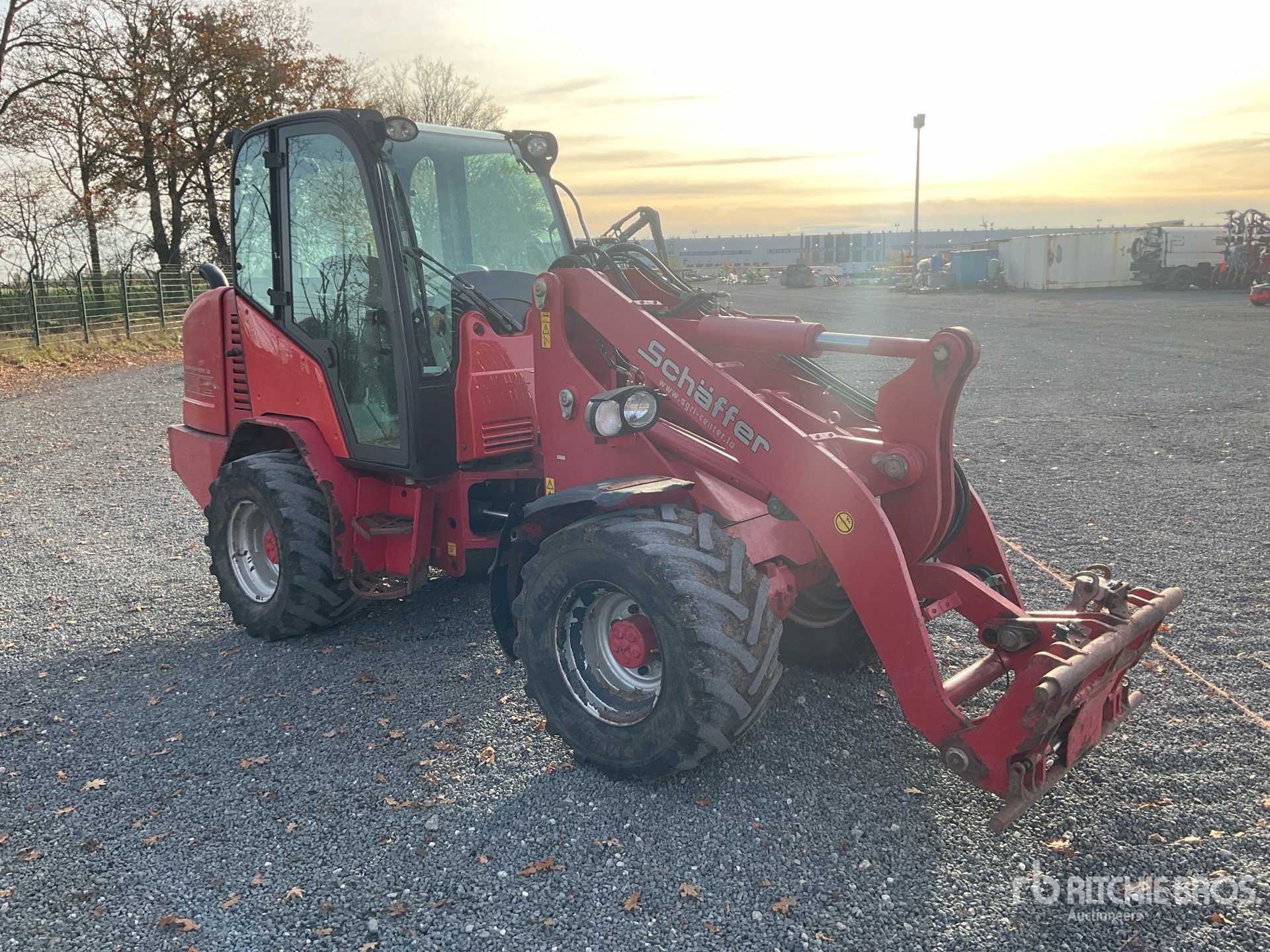 Aspect général with Image, coin avant droit