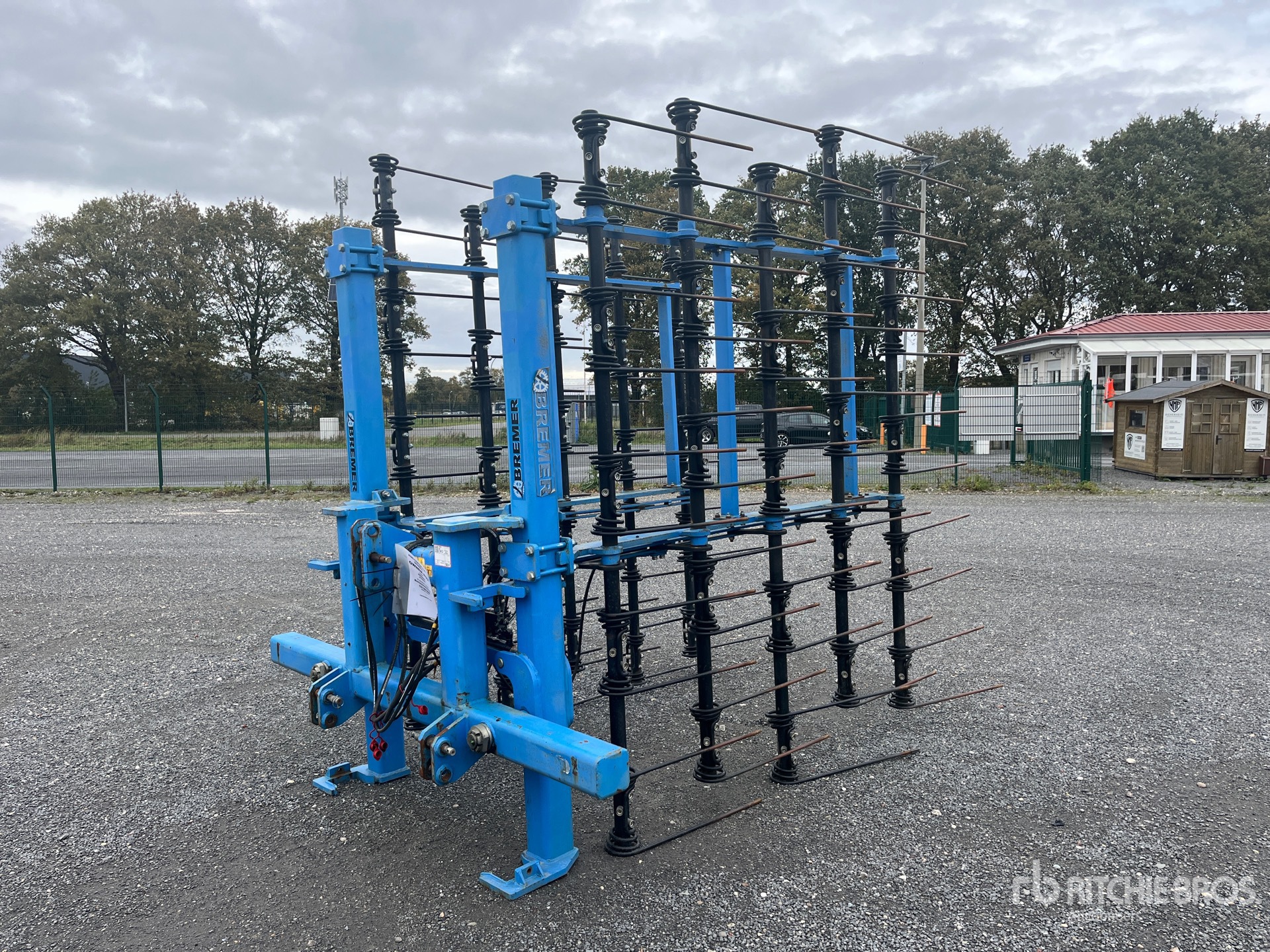 General Appearance with Bild, Ecke vorne links