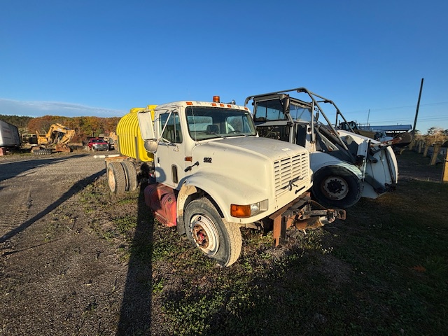 2001 International 4900 4x2 Water Truck