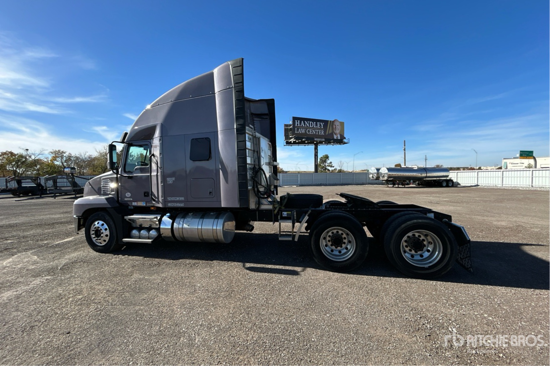 Aspect général with Image, coin arrière gauche