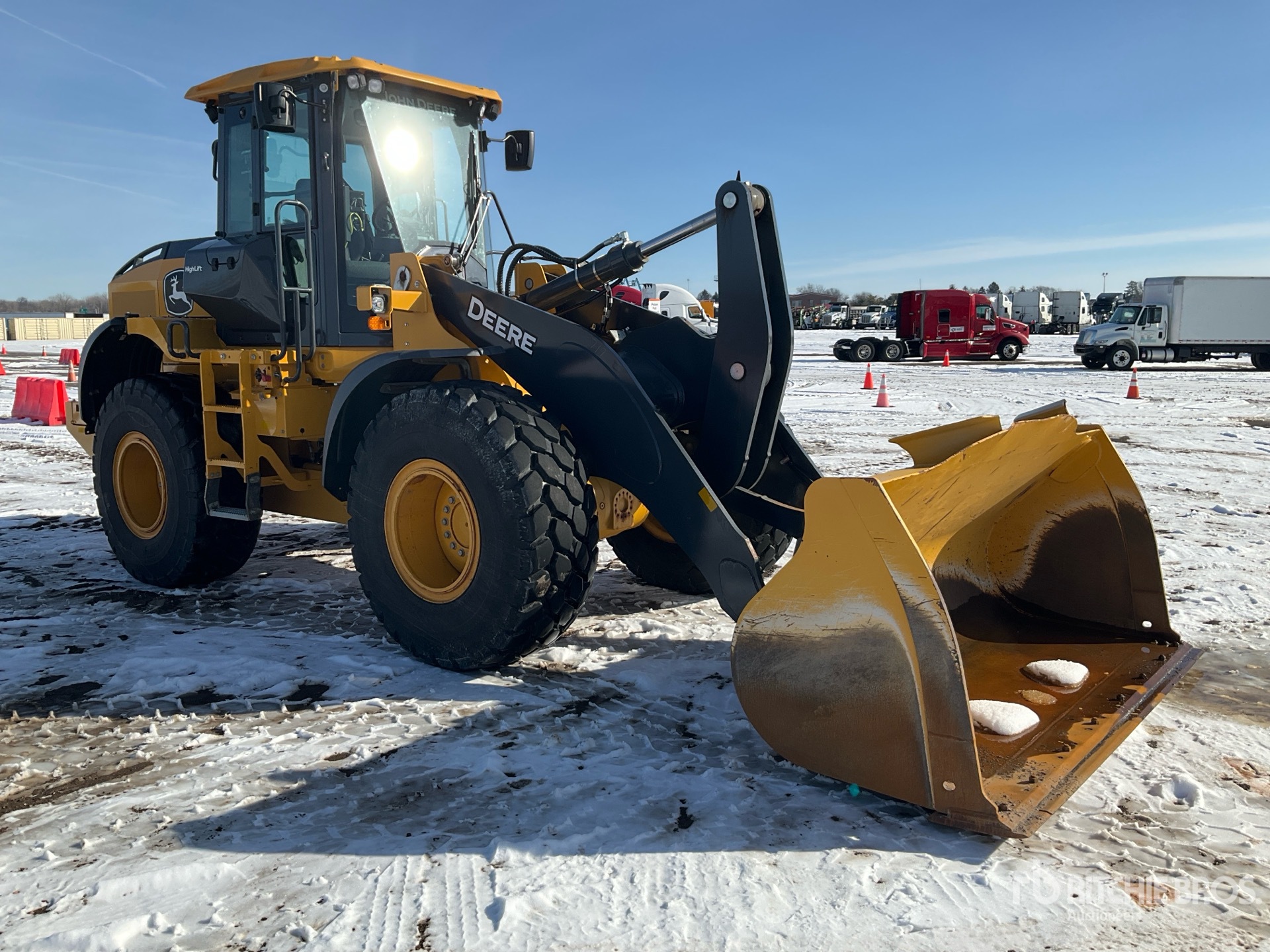 General Appearance with Picture, Right Front Corner