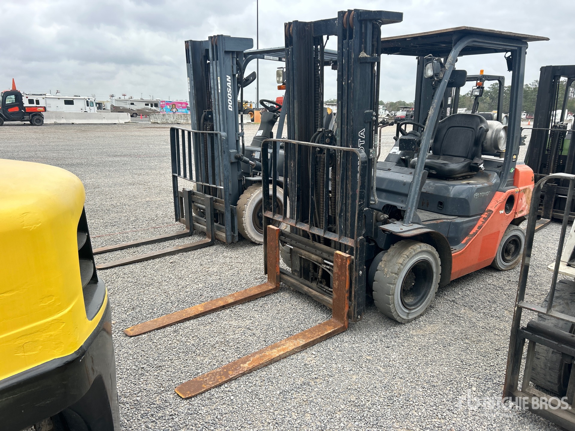 General Appearance with Bild, Ecke vorne links