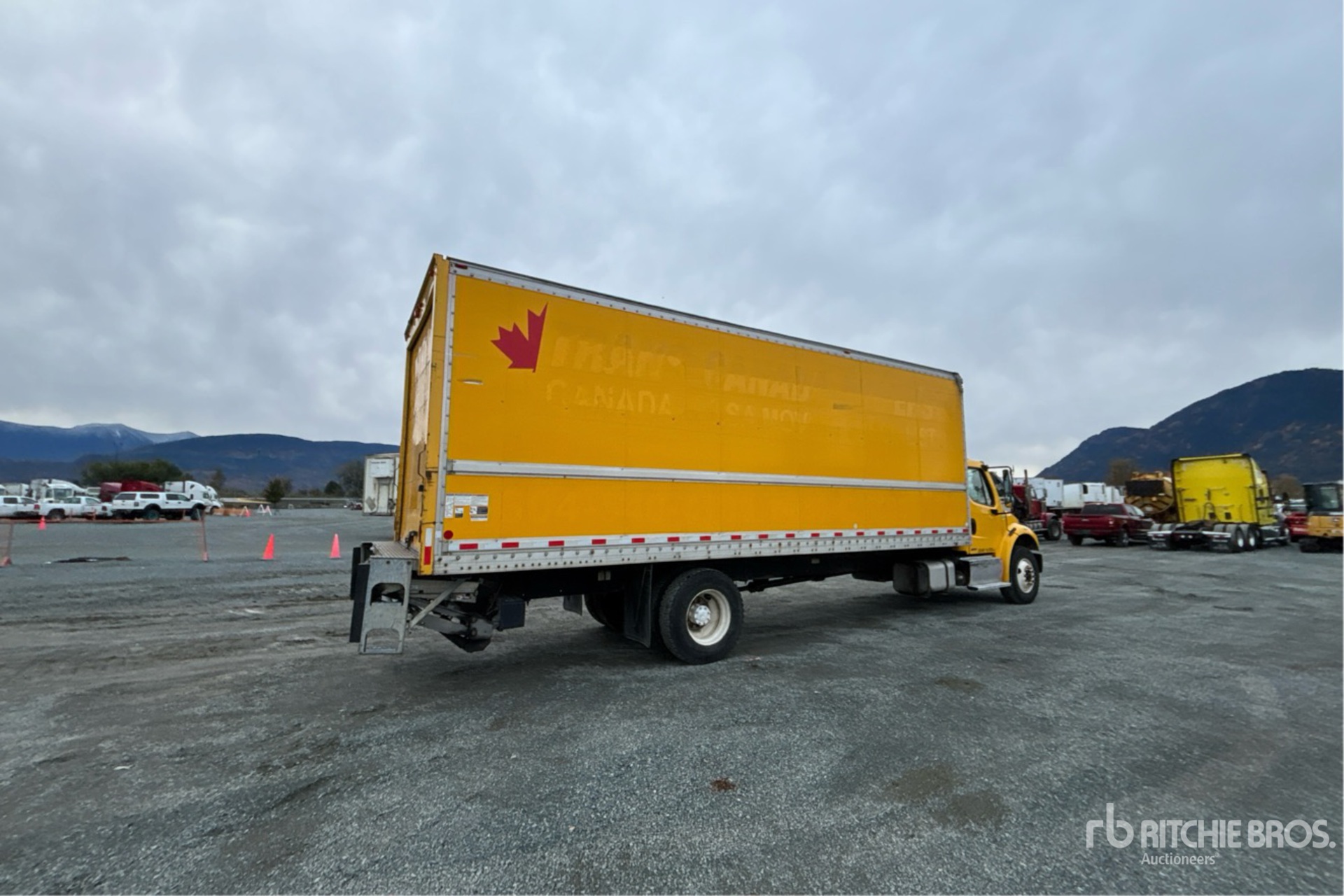 Aspect général with Image, coin arrière droit