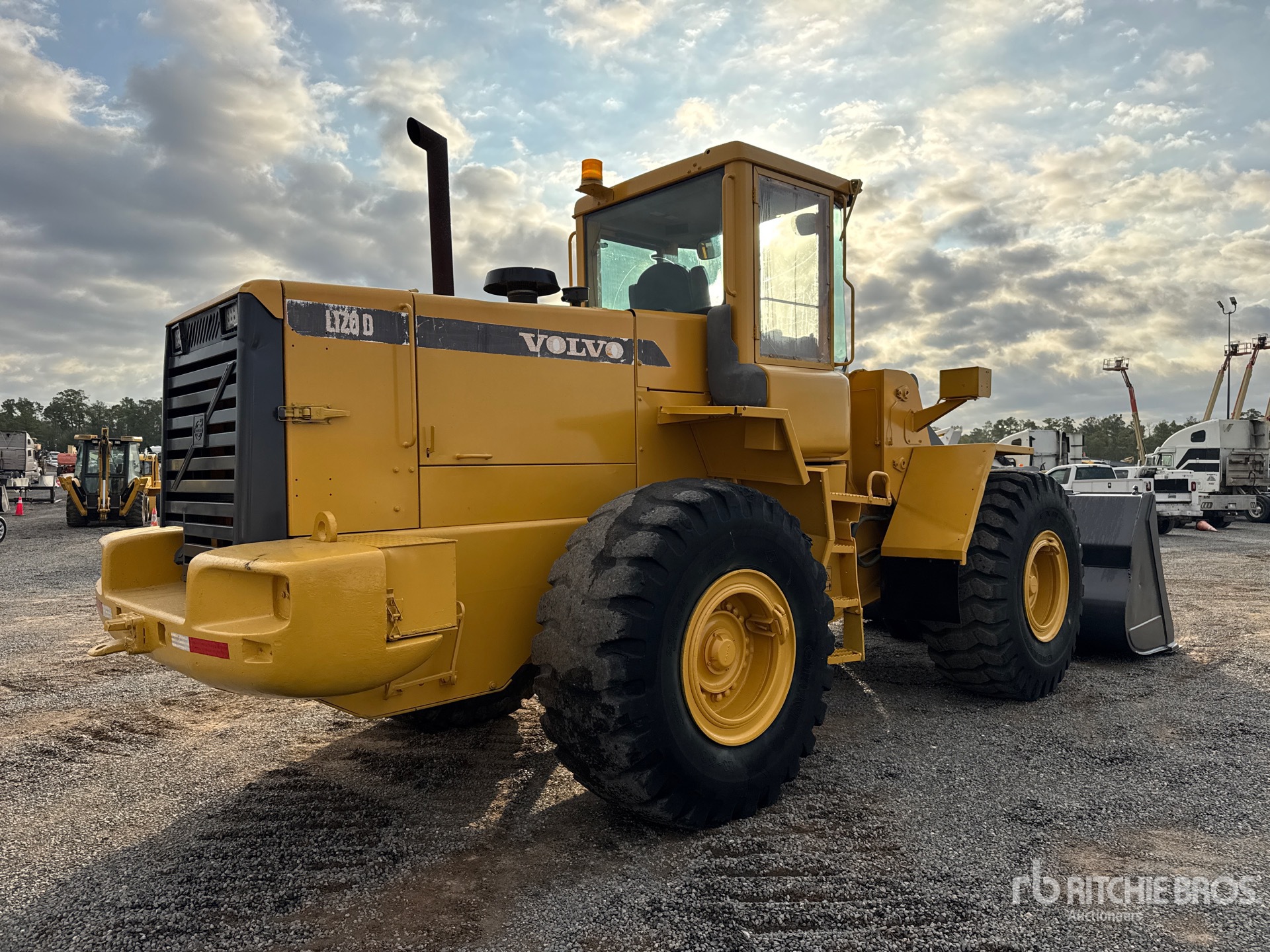 General Appearance with Foto, angolo anteriore sinistro