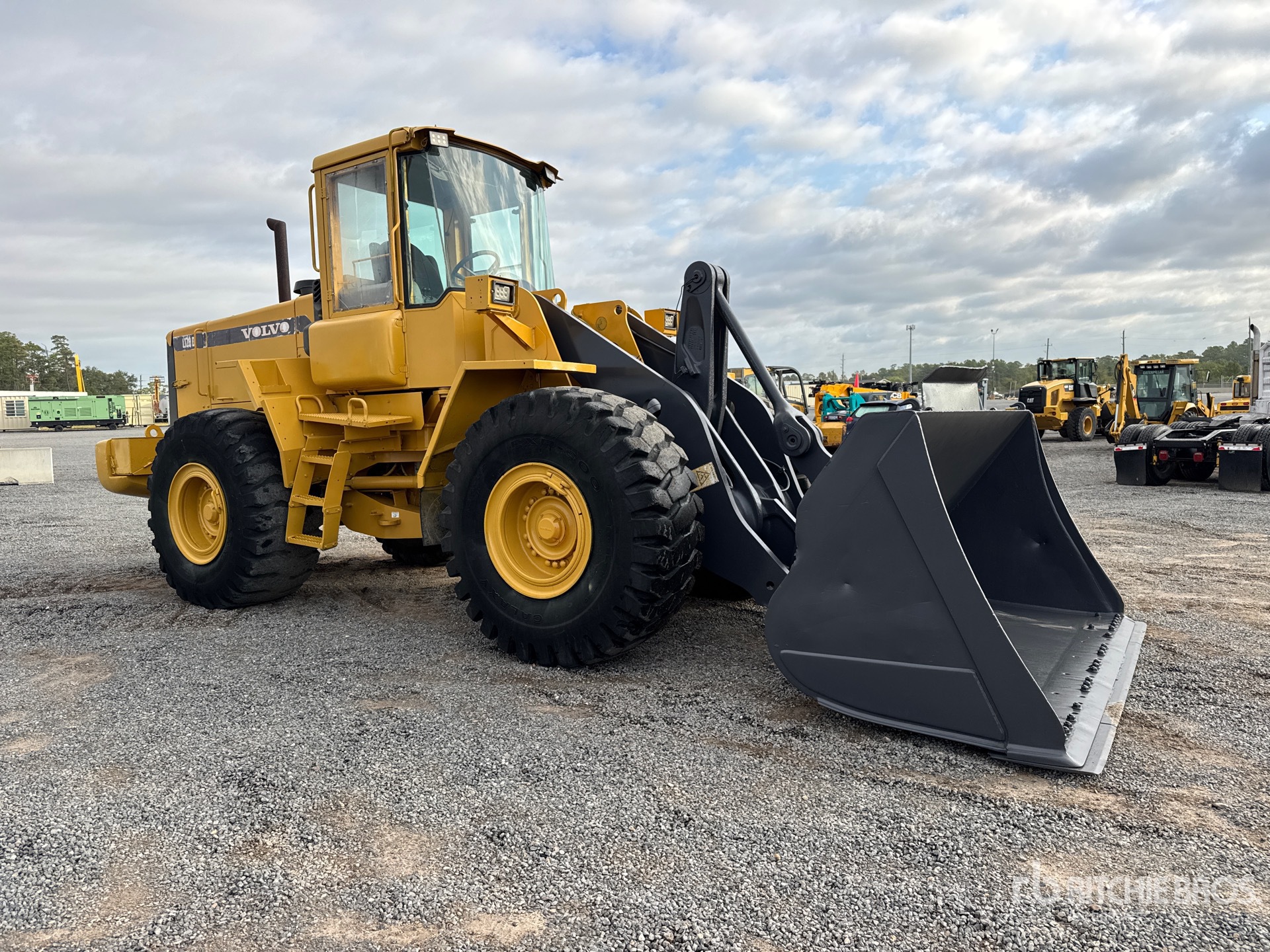 General Appearance with Foto, angolo anteriore destro