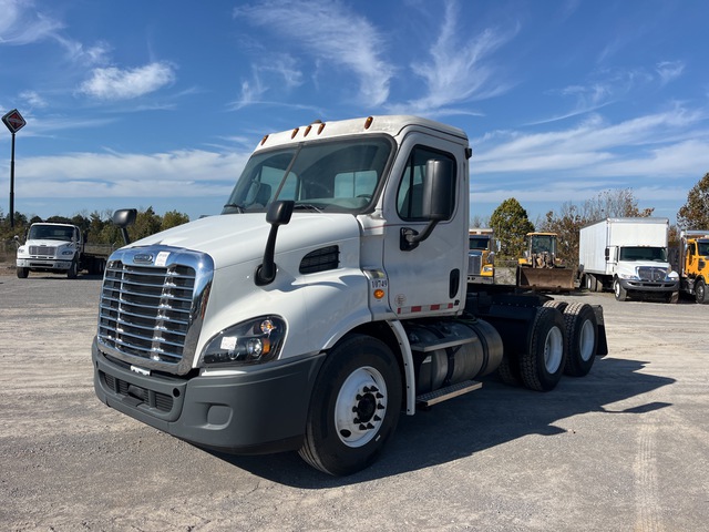 2018 Freightliner CA113DC 6x4 T/A Day Cab Truck Tractor