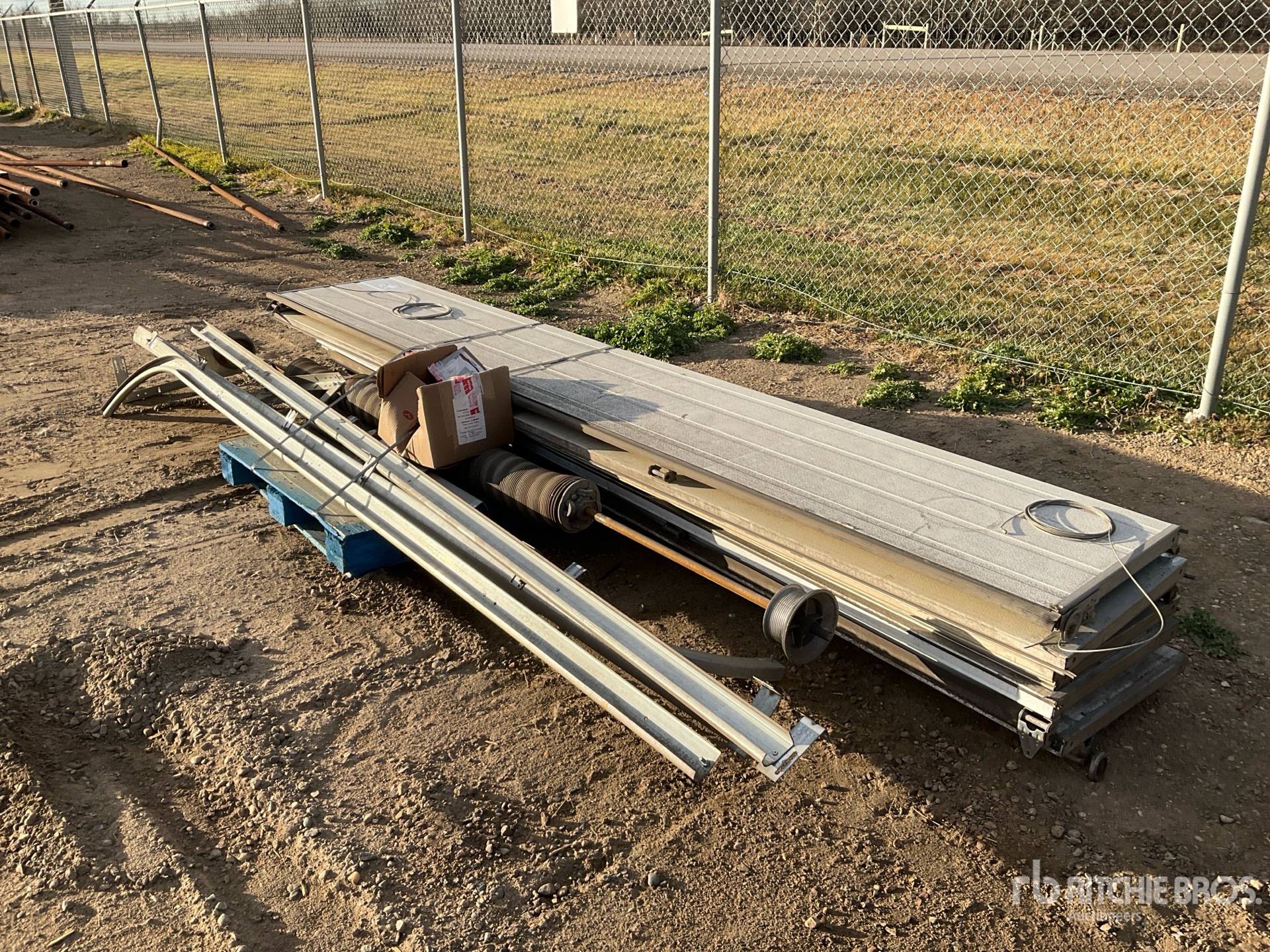 General Appearance with Bild, Ecke vorne links