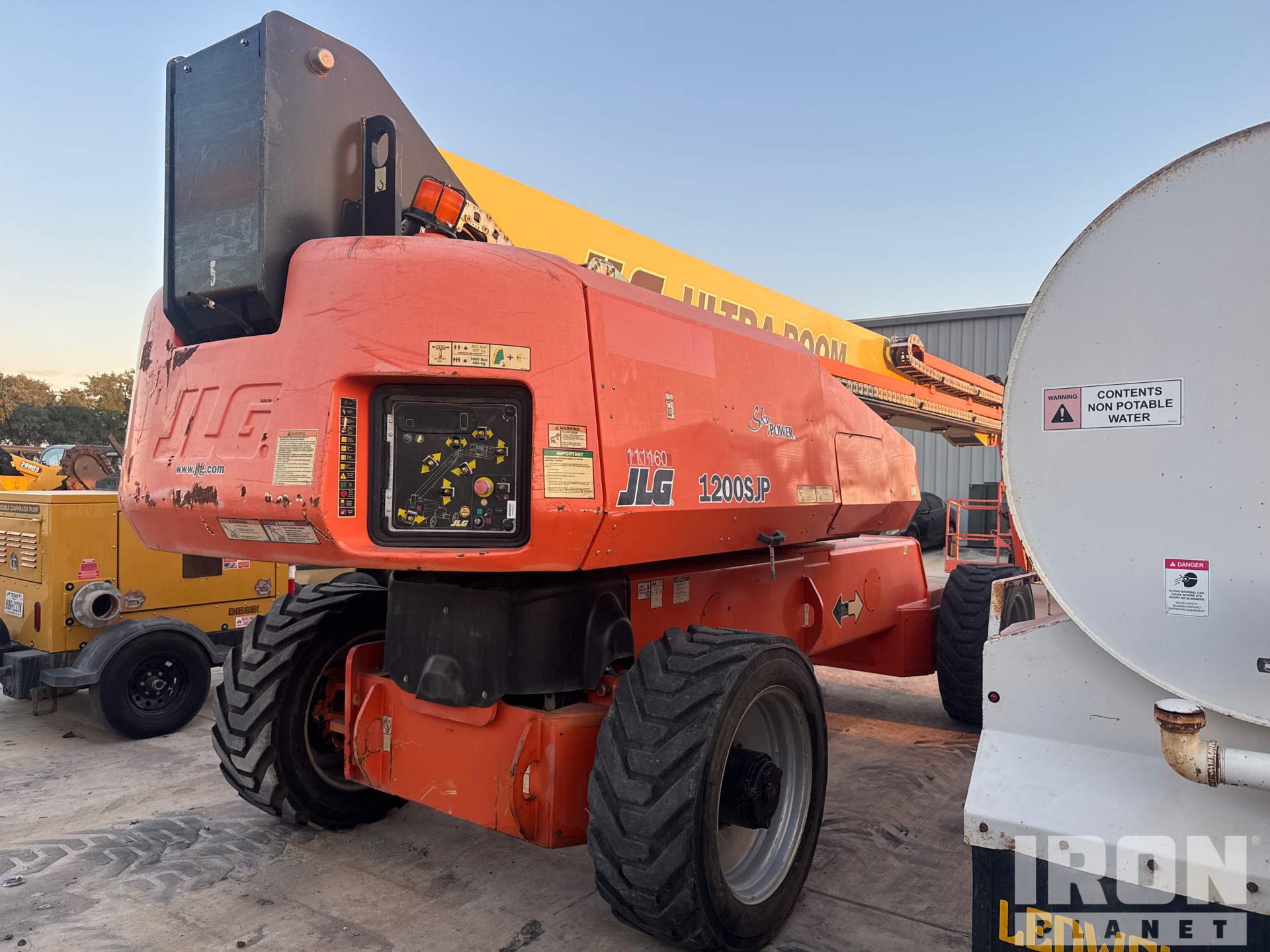 General Appearance with Foto, angolo anteriore sinistro