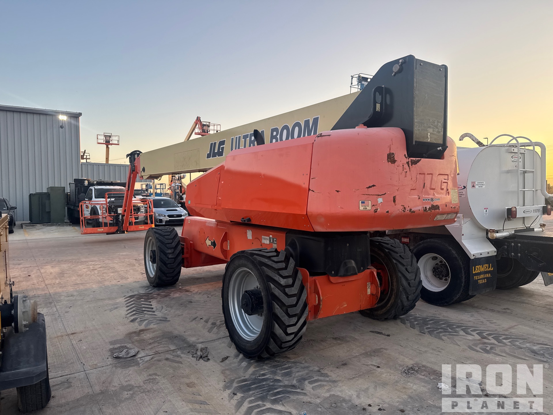 General Appearance with Foto, angolo posteriore sinistro