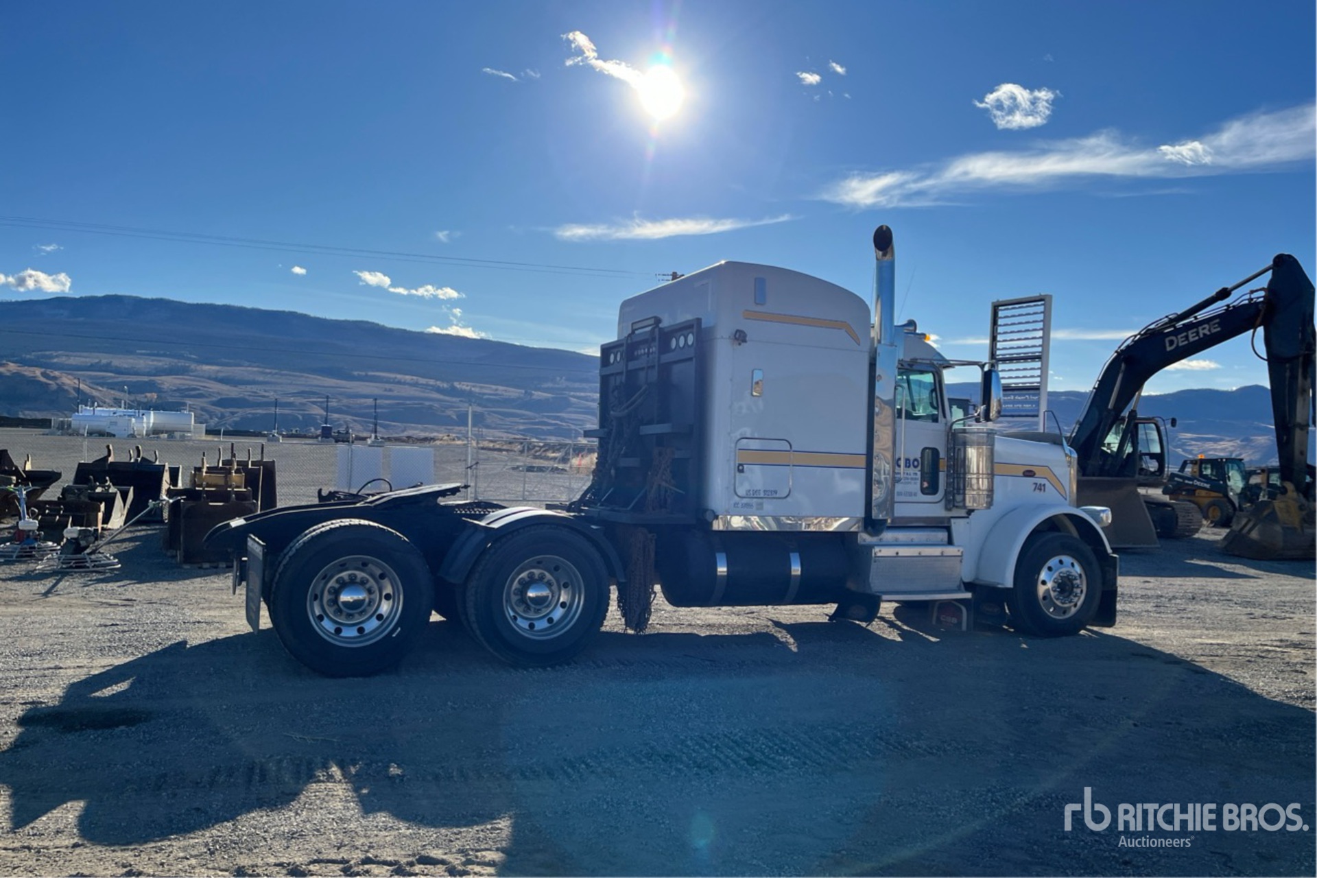 General Appearance with Foto, angolo anteriore sinistro