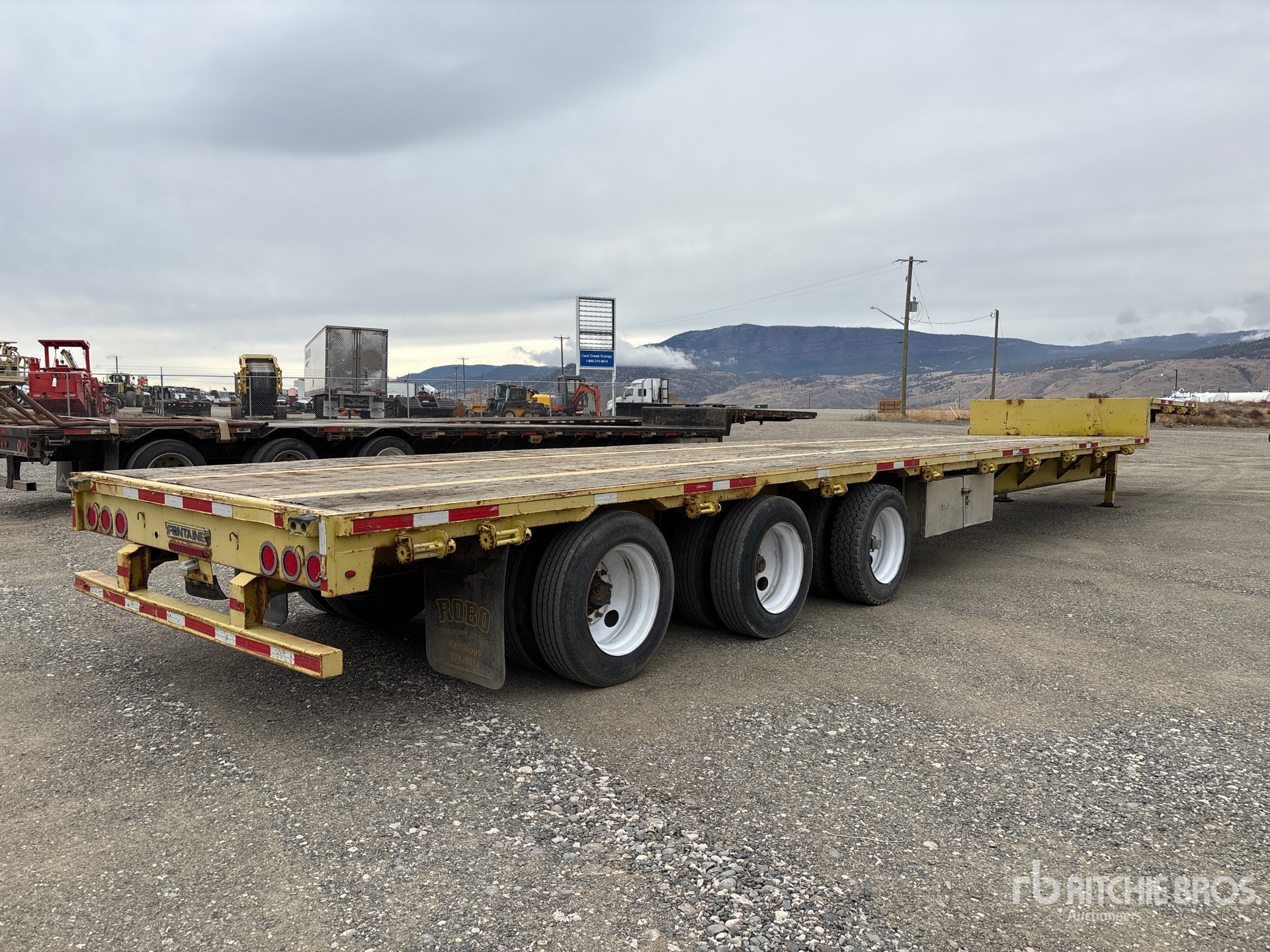 Aspect général with Image, coin arrière droit