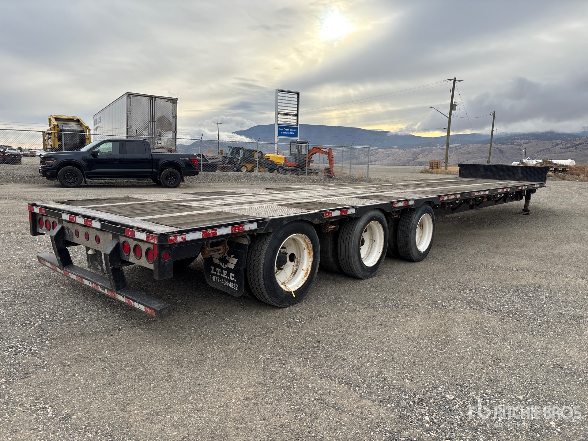 Aspect général with Image, coin arrière droit