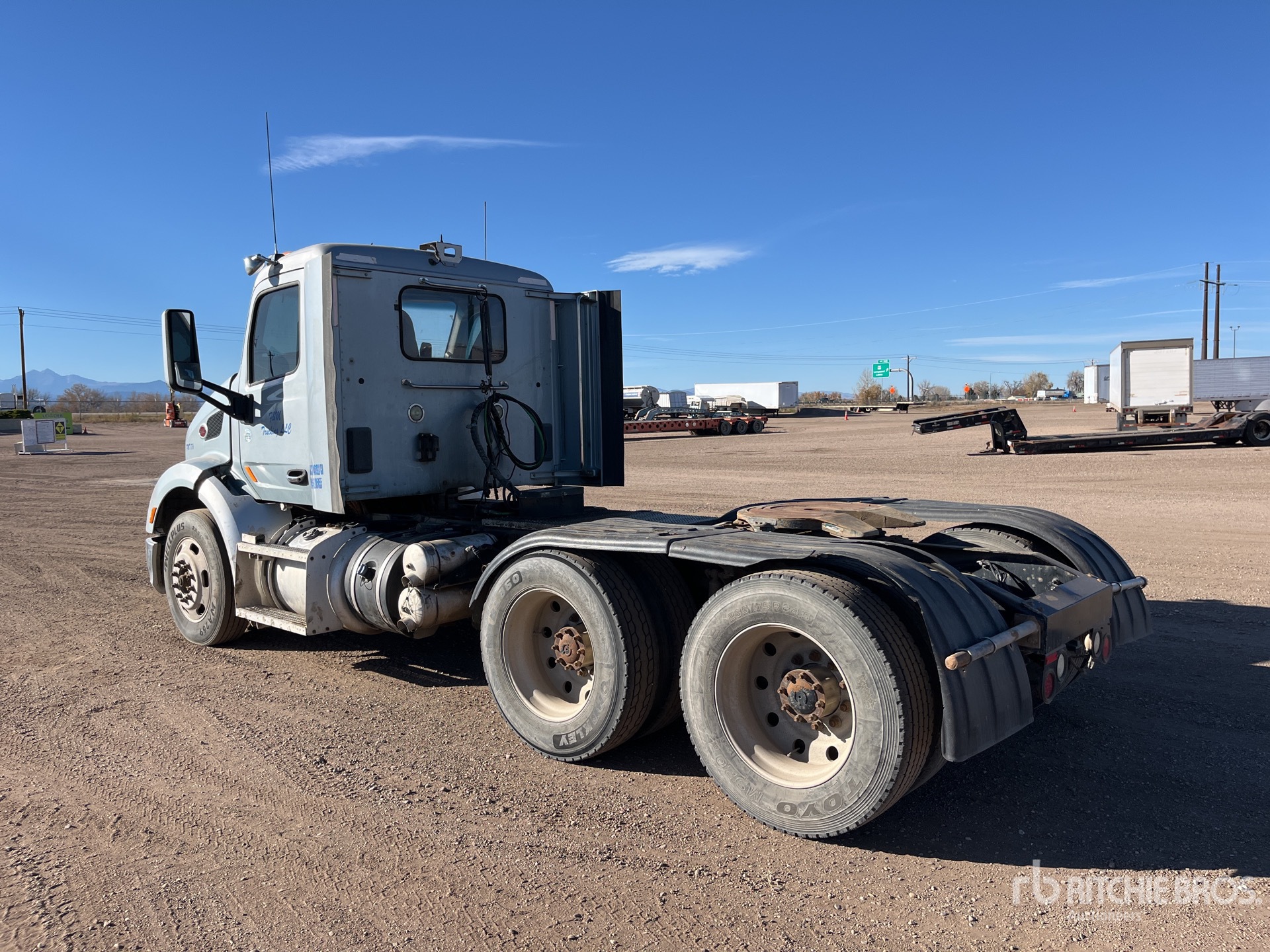 General Appearance with Foto, angolo posteriore sinistro