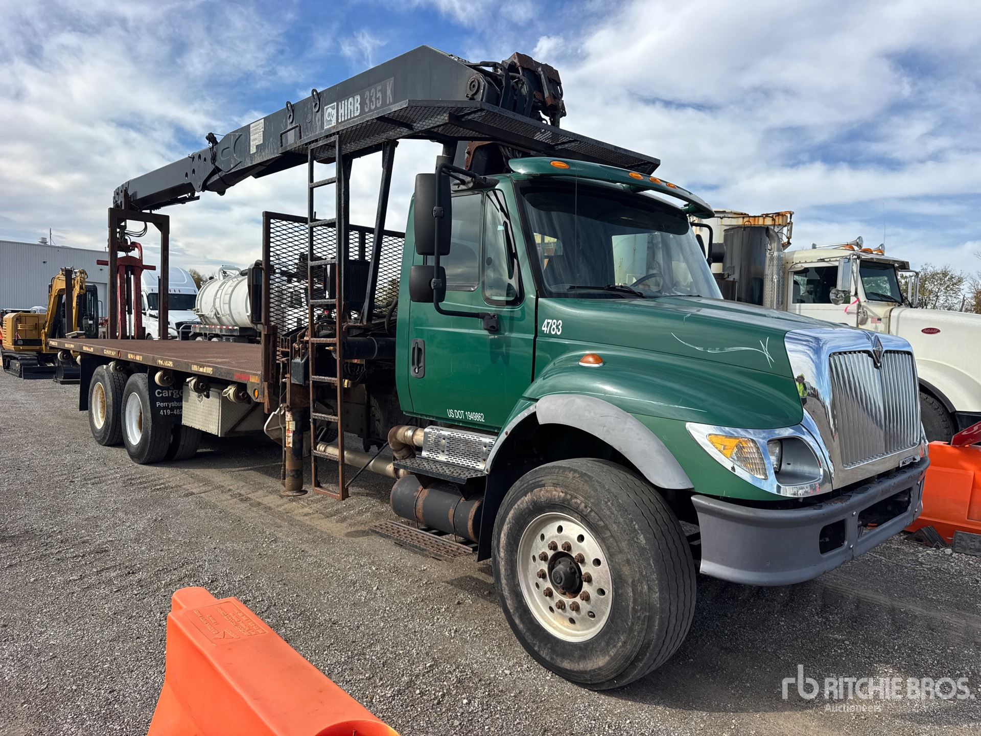 General Appearance with Picture, Right Front Corner