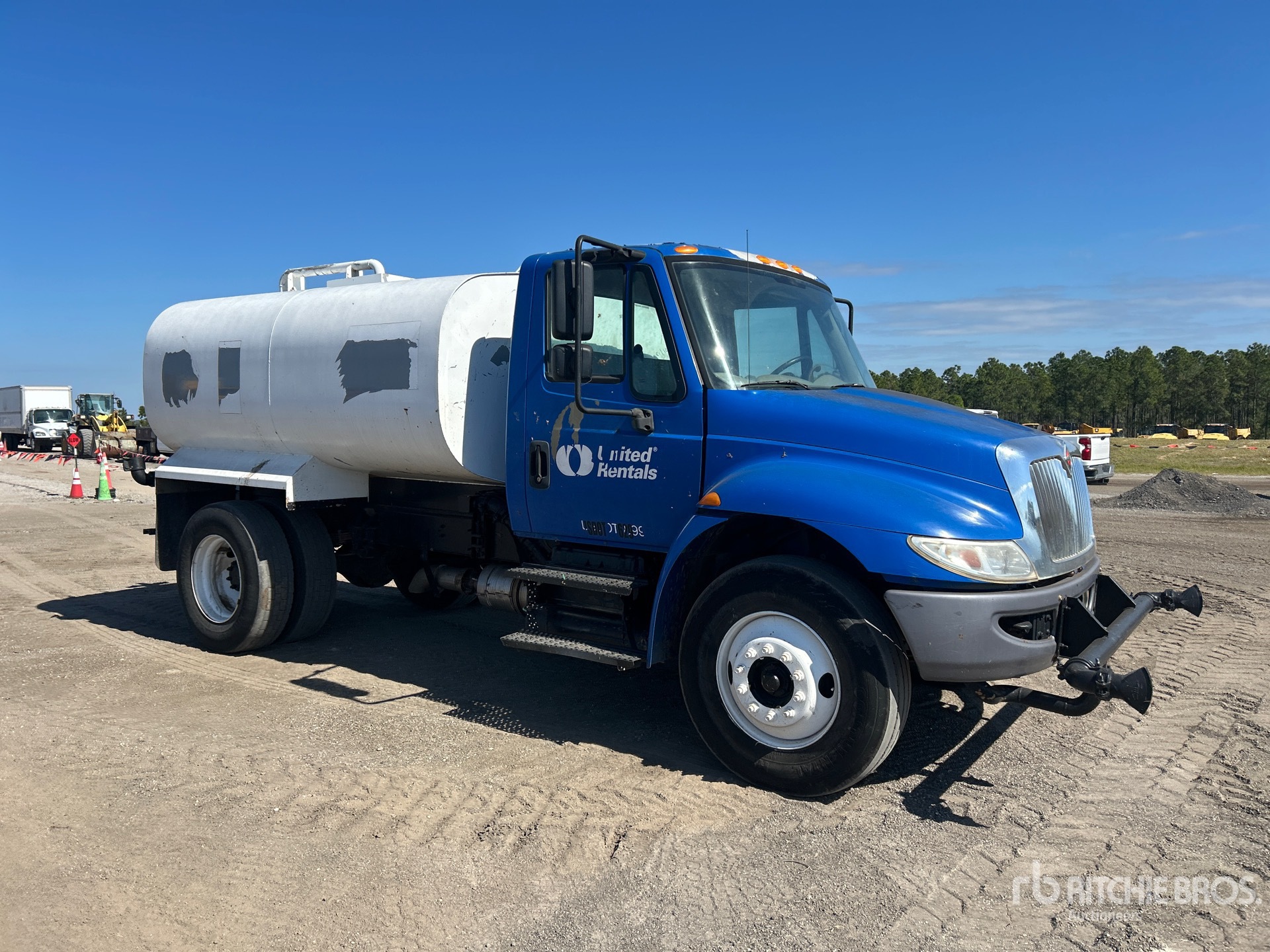 Aspect général with Image, coin avant droit